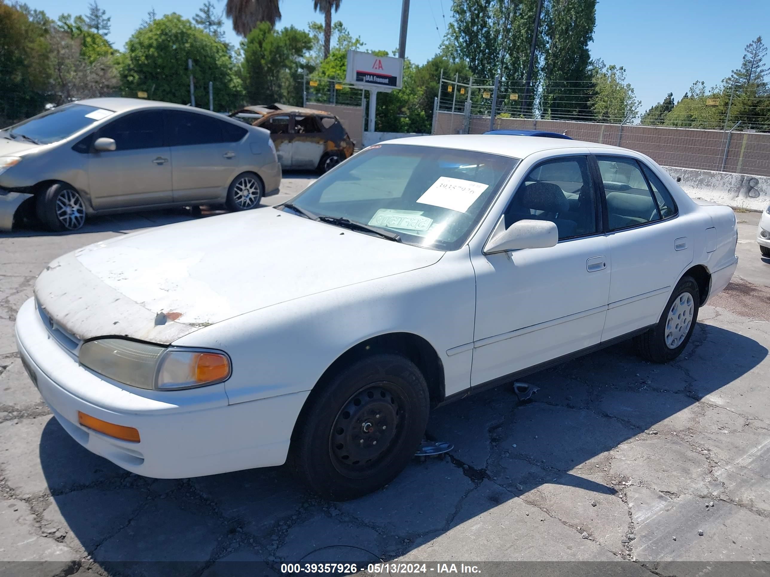 Photo 1 VIN: 4T1SK12E2SUS57927 - TOYOTA CAMRY 