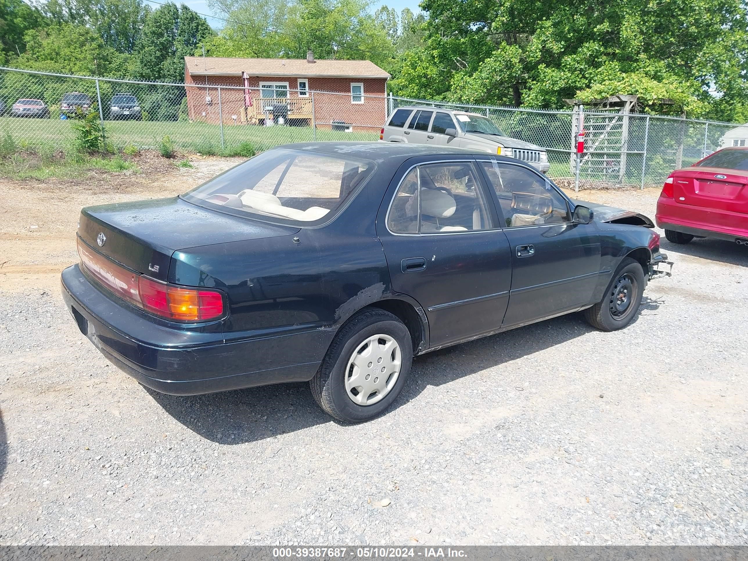 Photo 3 VIN: 4T1SK12E8RU398948 - TOYOTA CAMRY 