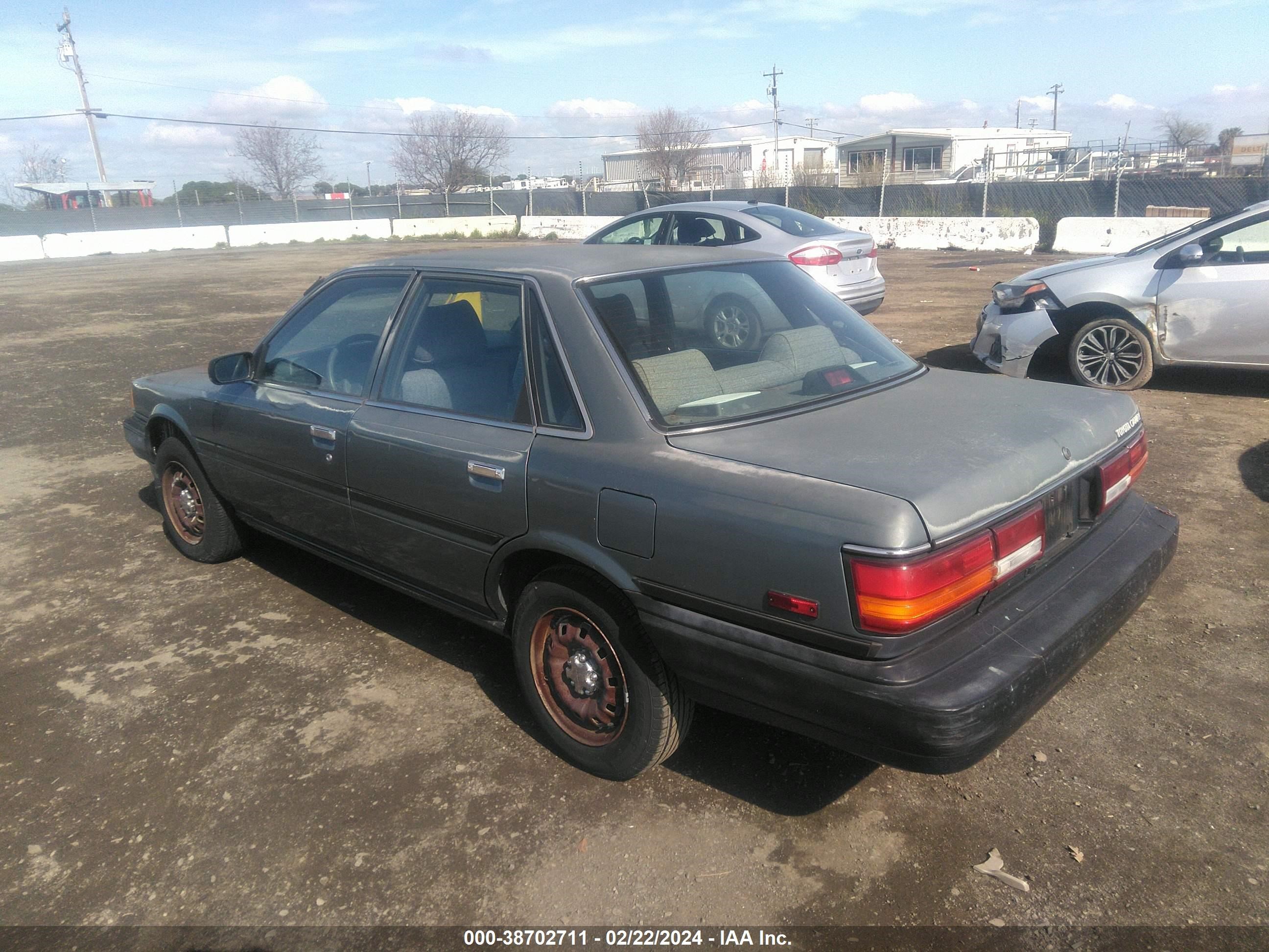 Photo 2 VIN: 4T1SV24E8MU297735 - TOYOTA CAMRY 