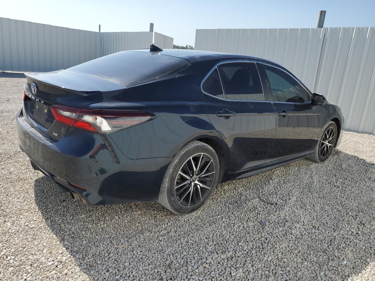 Photo 2 VIN: 4T1T11AK0MU566248 - TOYOTA CAMRY 