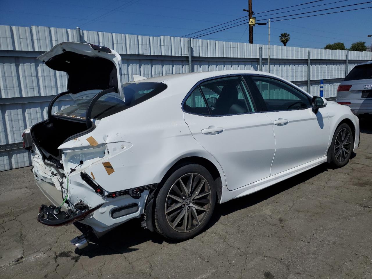 Photo 2 VIN: 4T1T11AK0PU835059 - TOYOTA CAMRY 