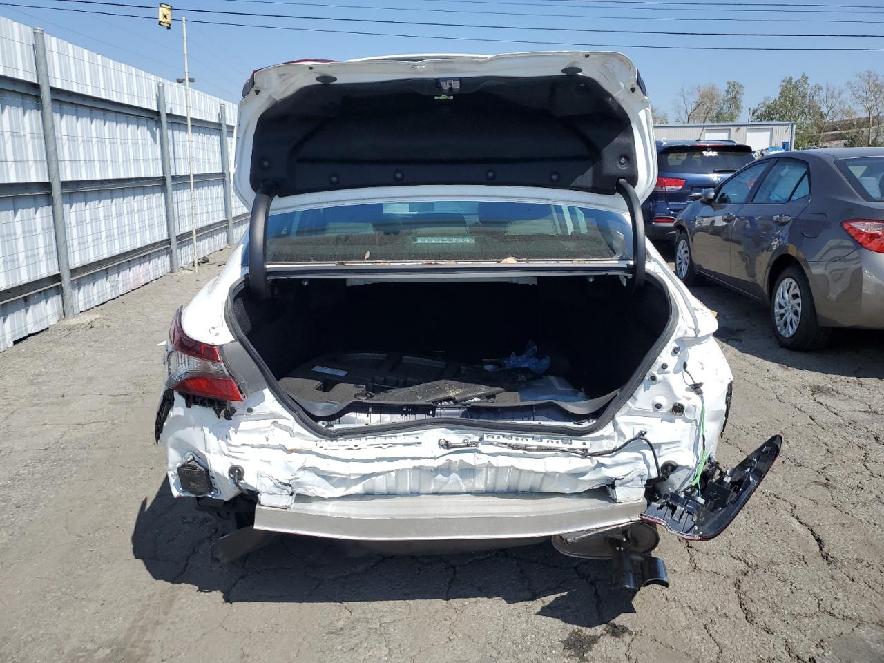 Photo 5 VIN: 4T1T11AK0PU835059 - TOYOTA CAMRY 