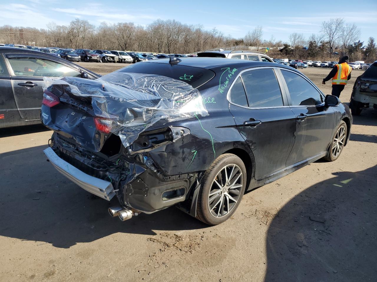 Photo 2 VIN: 4T1T11AK2PU773261 - TOYOTA CAMRY 