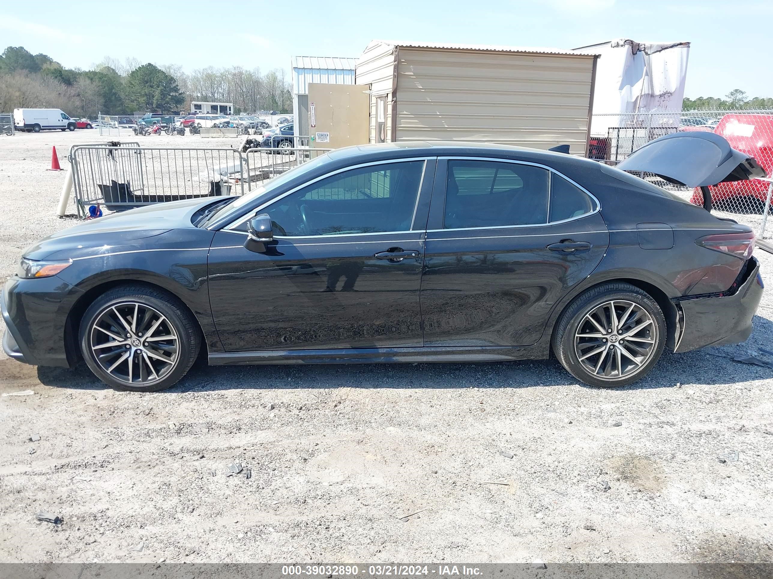 Photo 13 VIN: 4T1T11AK4MU565877 - TOYOTA CAMRY 