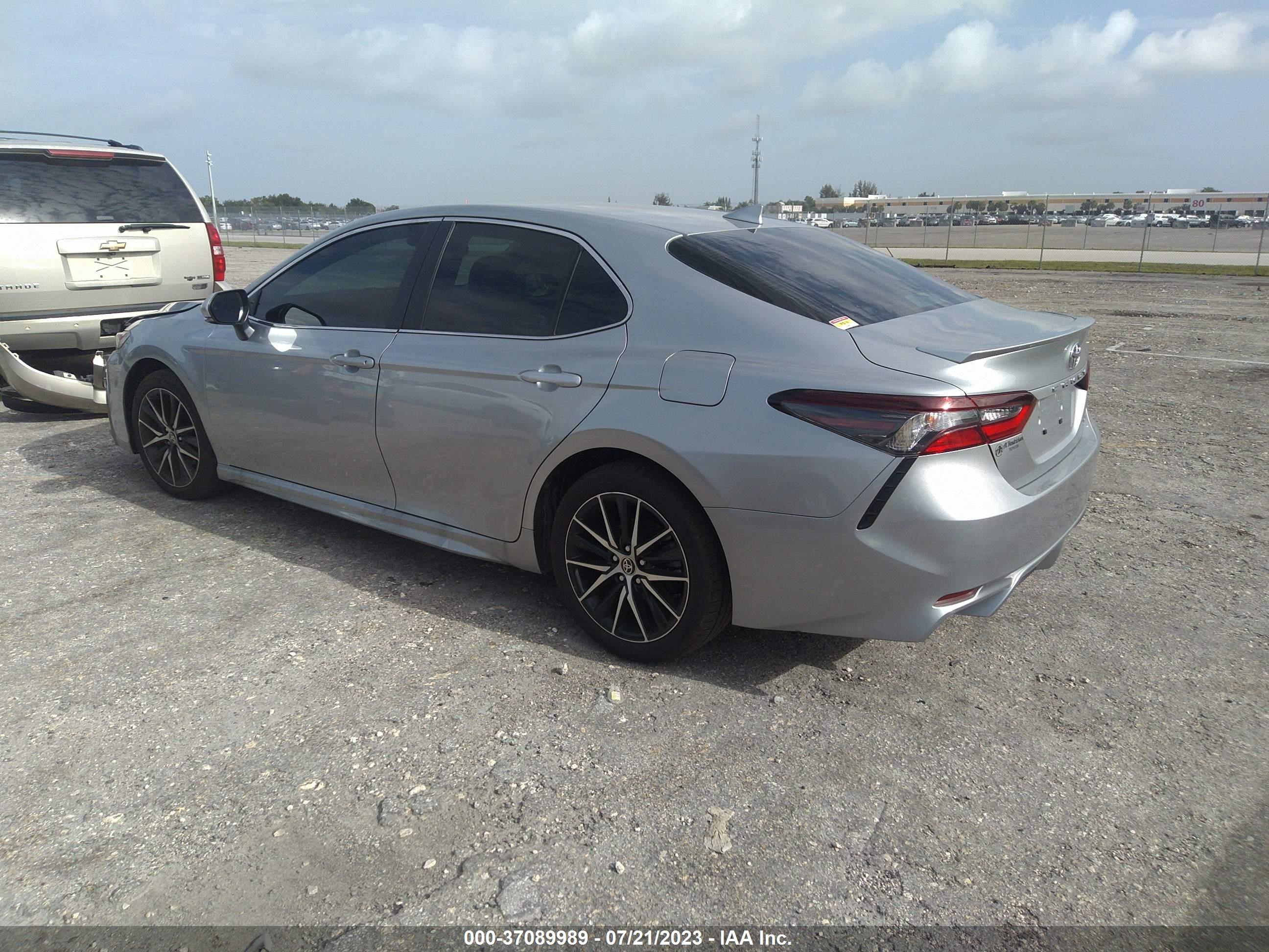 Photo 2 VIN: 4T1T11AK4PU814389 - TOYOTA CAMRY 