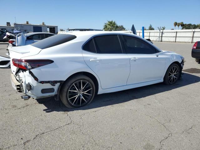 Photo 2 VIN: 4T1T11AK4RU872263 - TOYOTA CAMRY SE N 