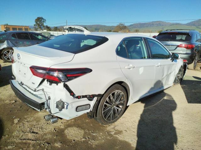 Photo 2 VIN: 4T1T11AK5NU670686 - TOYOTA CAMRY SE 