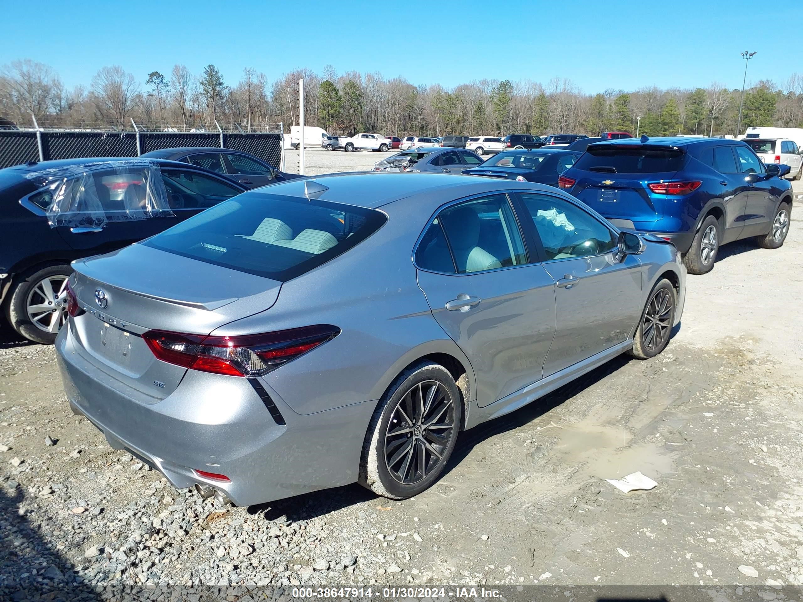 Photo 3 VIN: 4T1T11AK5RU858811 - TOYOTA CAMRY 