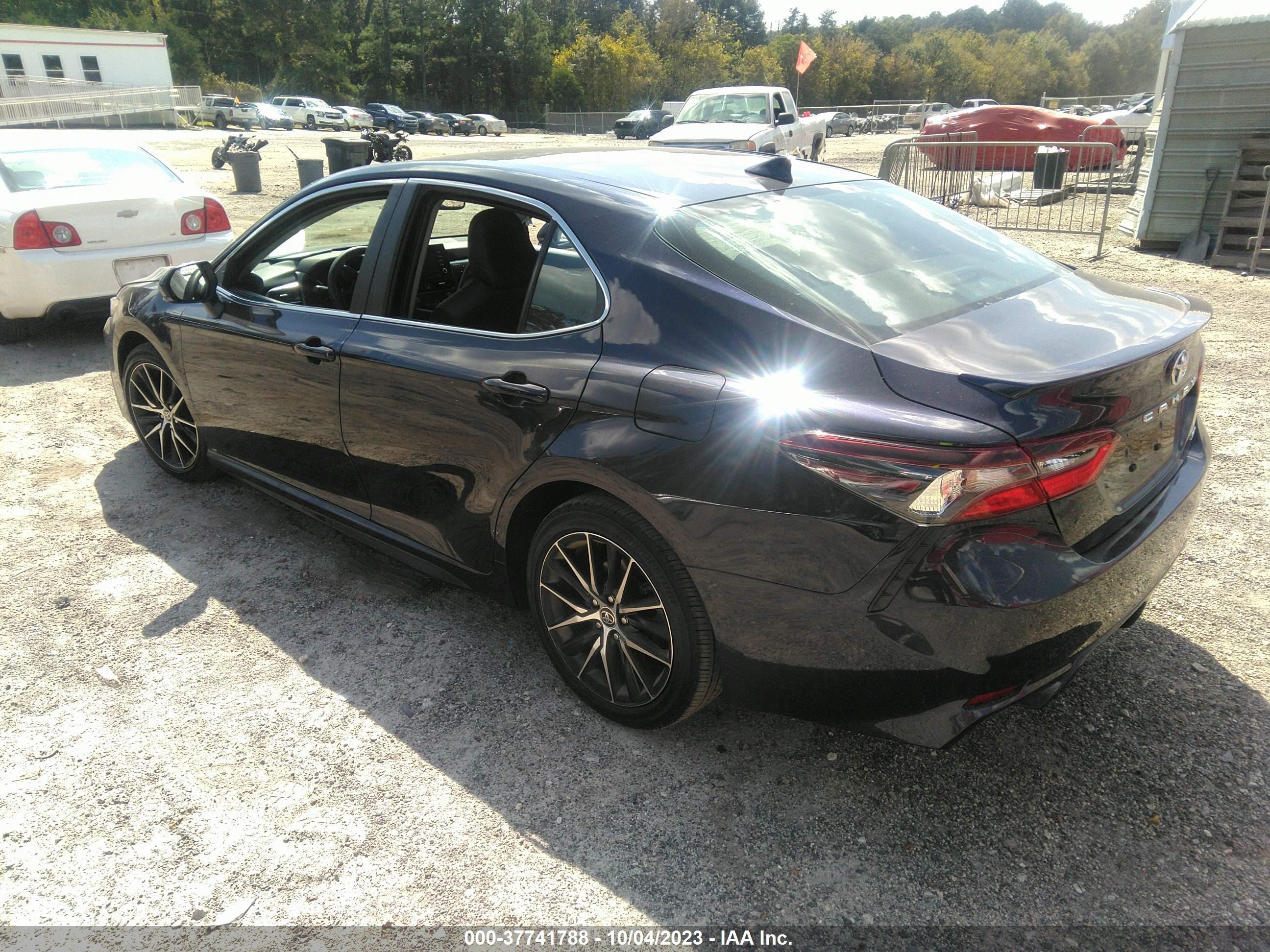 Photo 2 VIN: 4T1T11AK6NU051885 - TOYOTA CAMRY 