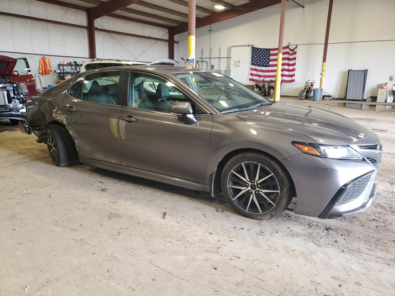 Photo 3 VIN: 4T1T11AK6NU643979 - TOYOTA CAMRY 