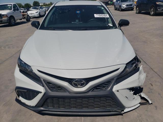 Photo 4 VIN: 4T1T11AK7NU058053 - TOYOTA CAMRY SE 