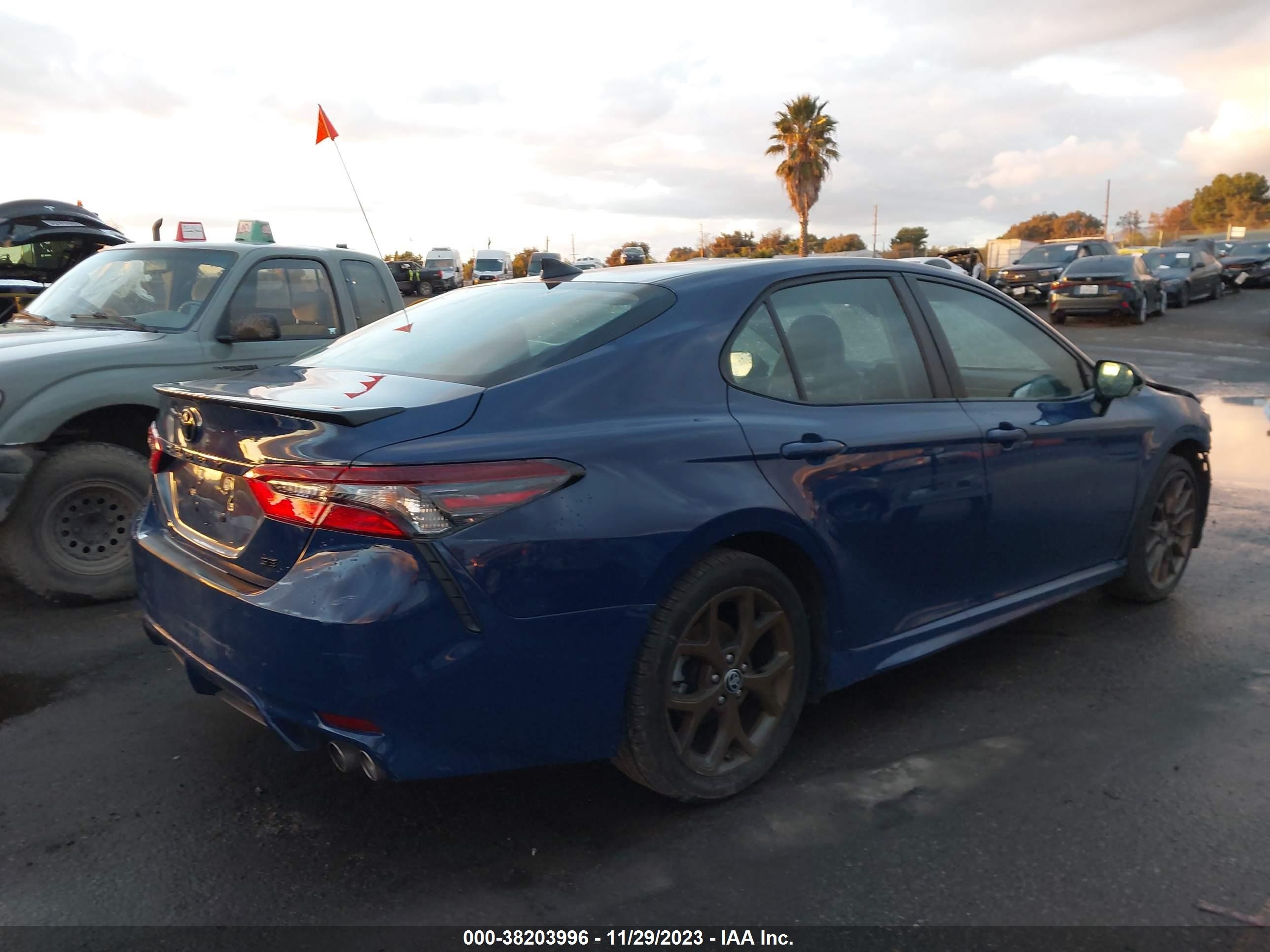 Photo 4 VIN: 4T1T11AK7PU137452 - TOYOTA CAMRY 