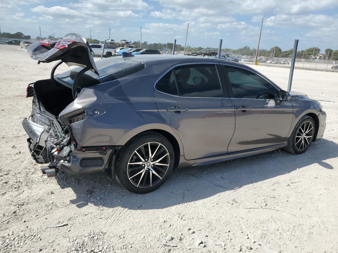 Photo 2 VIN: 4T1T11AK9NU637755 - TOYOTA CAMRY 