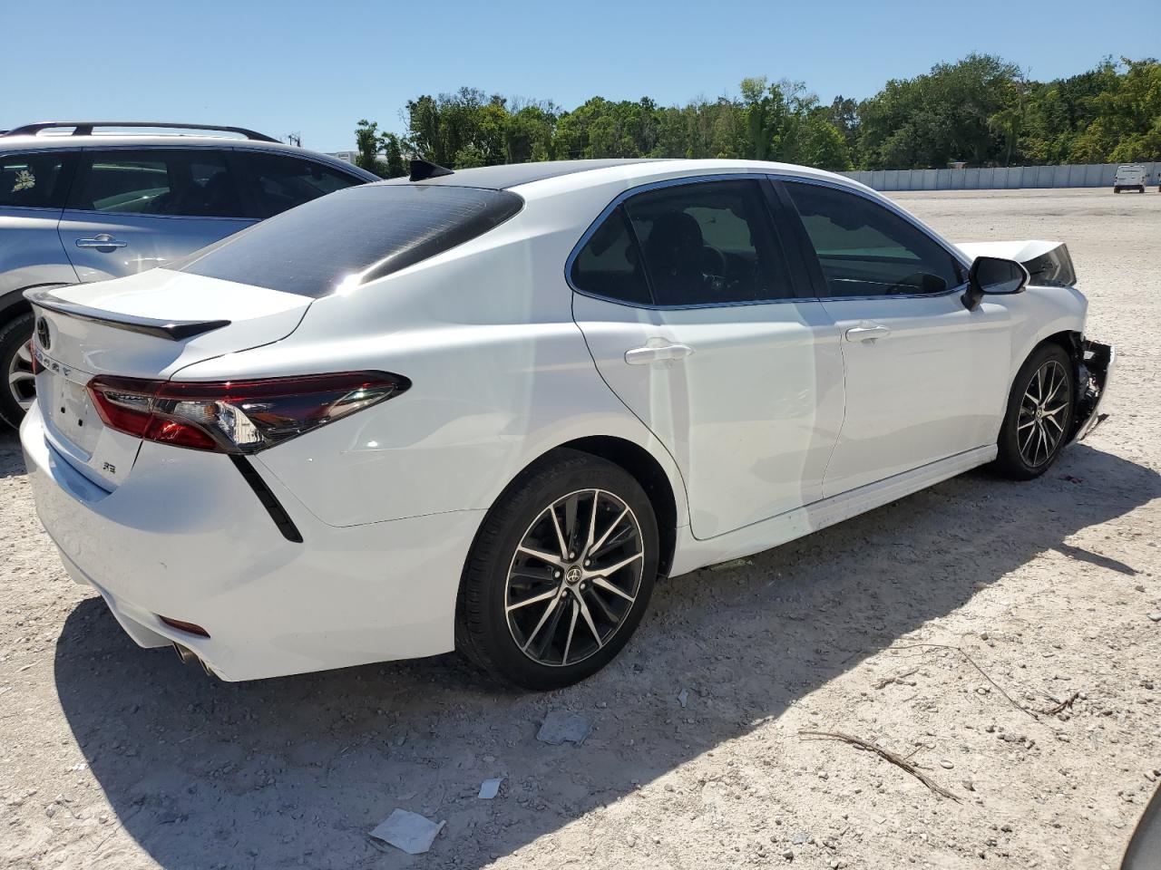 Photo 2 VIN: 4T1T11AK9PU784323 - TOYOTA CAMRY 