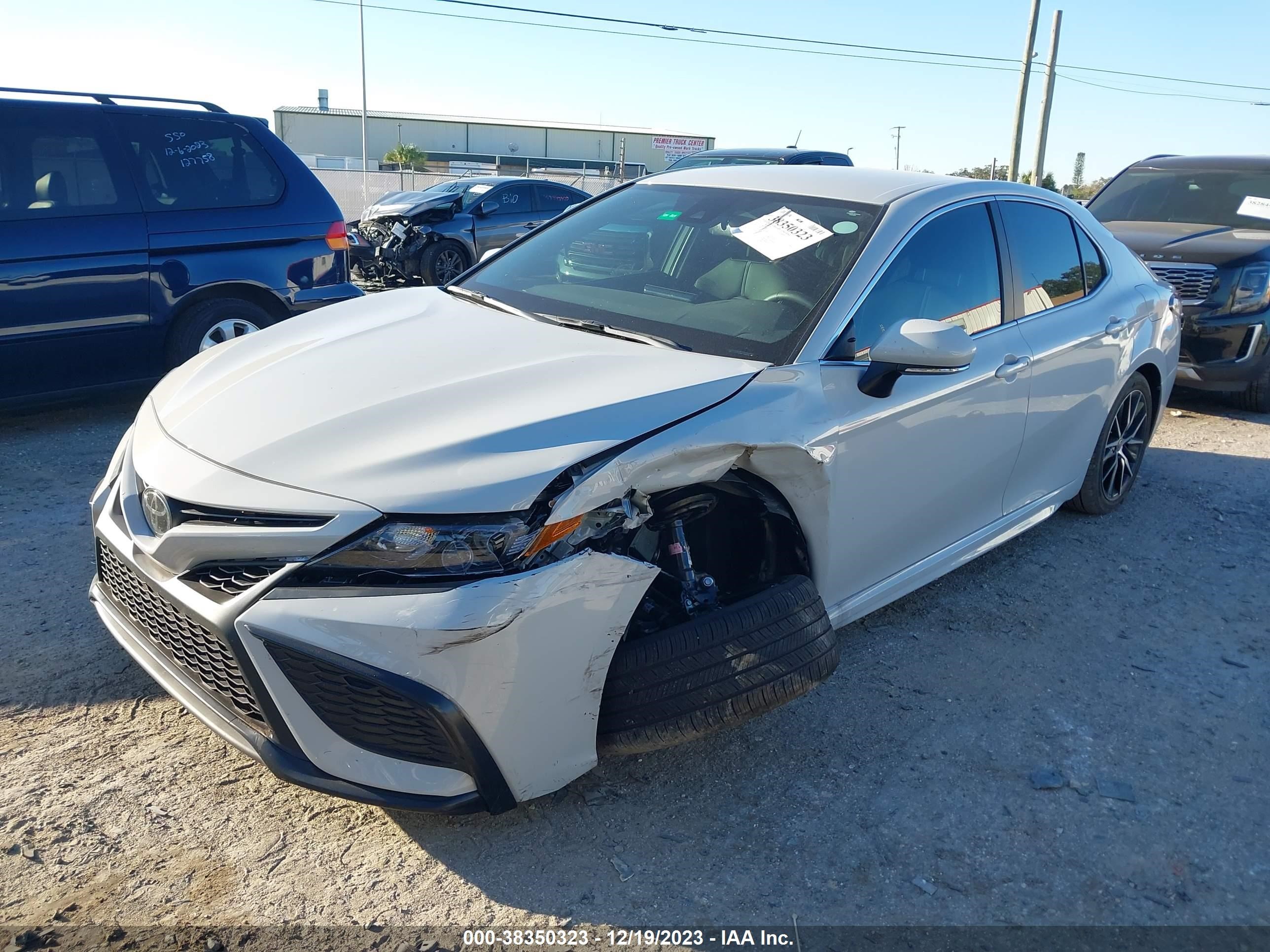 Photo 1 VIN: 4T1T11AK9RU188695 - TOYOTA CAMRY 