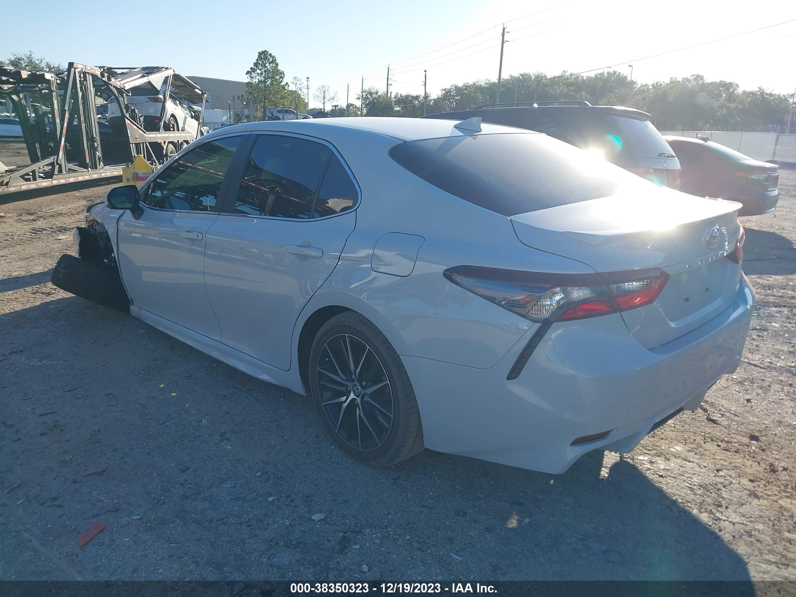 Photo 2 VIN: 4T1T11AK9RU188695 - TOYOTA CAMRY 