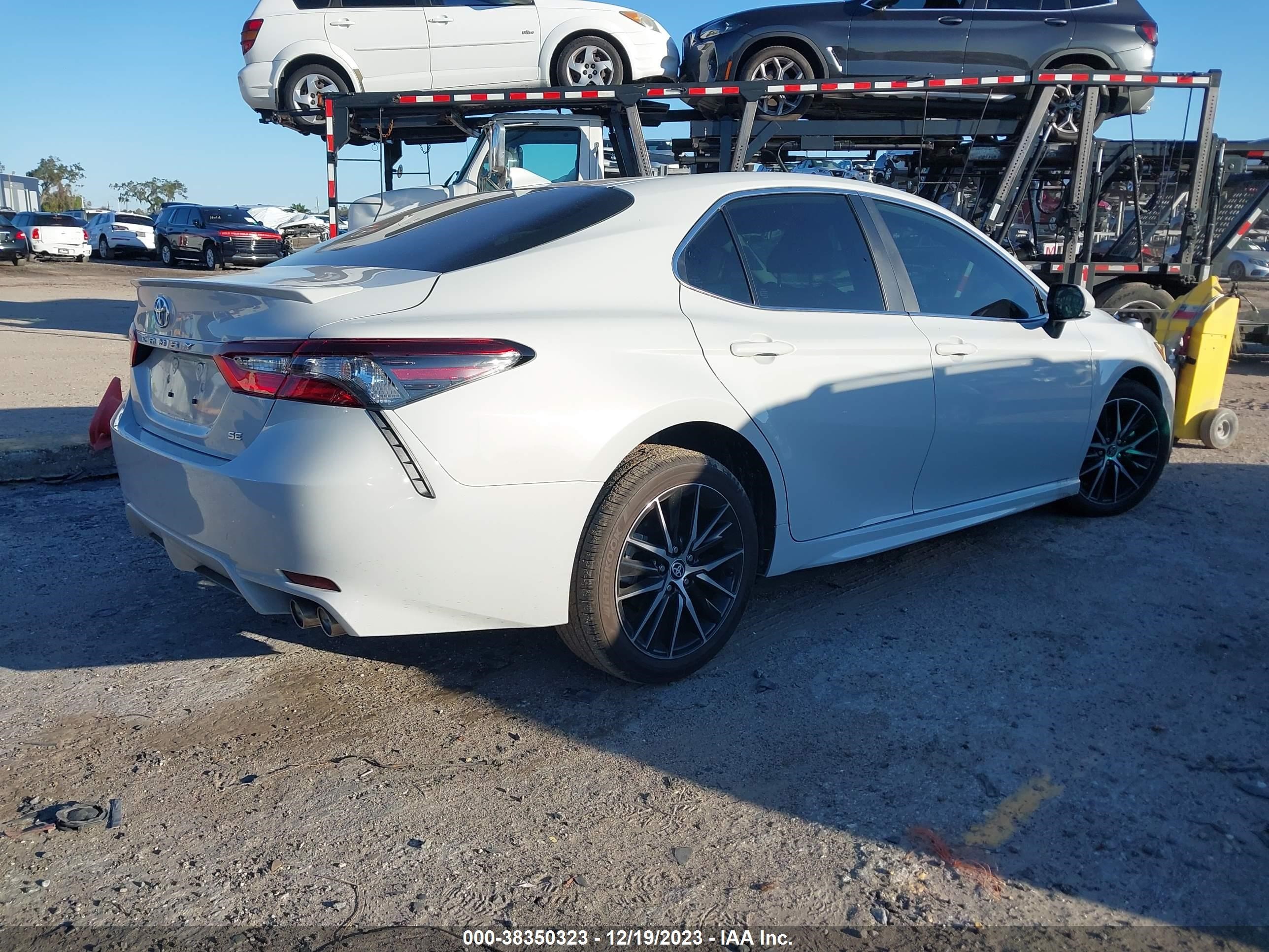 Photo 3 VIN: 4T1T11AK9RU188695 - TOYOTA CAMRY 