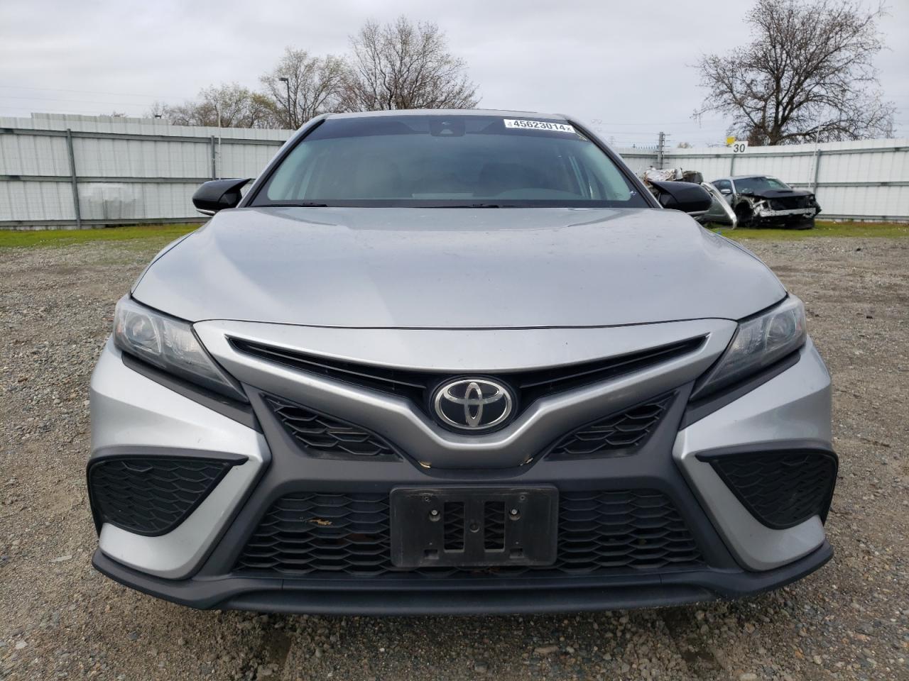 Photo 4 VIN: 4T1T11AKXNU637117 - TOYOTA CAMRY 