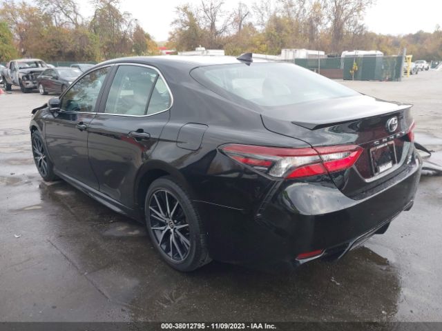 Photo 2 VIN: 4T1T11BK3MU024124 - TOYOTA CAMRY 