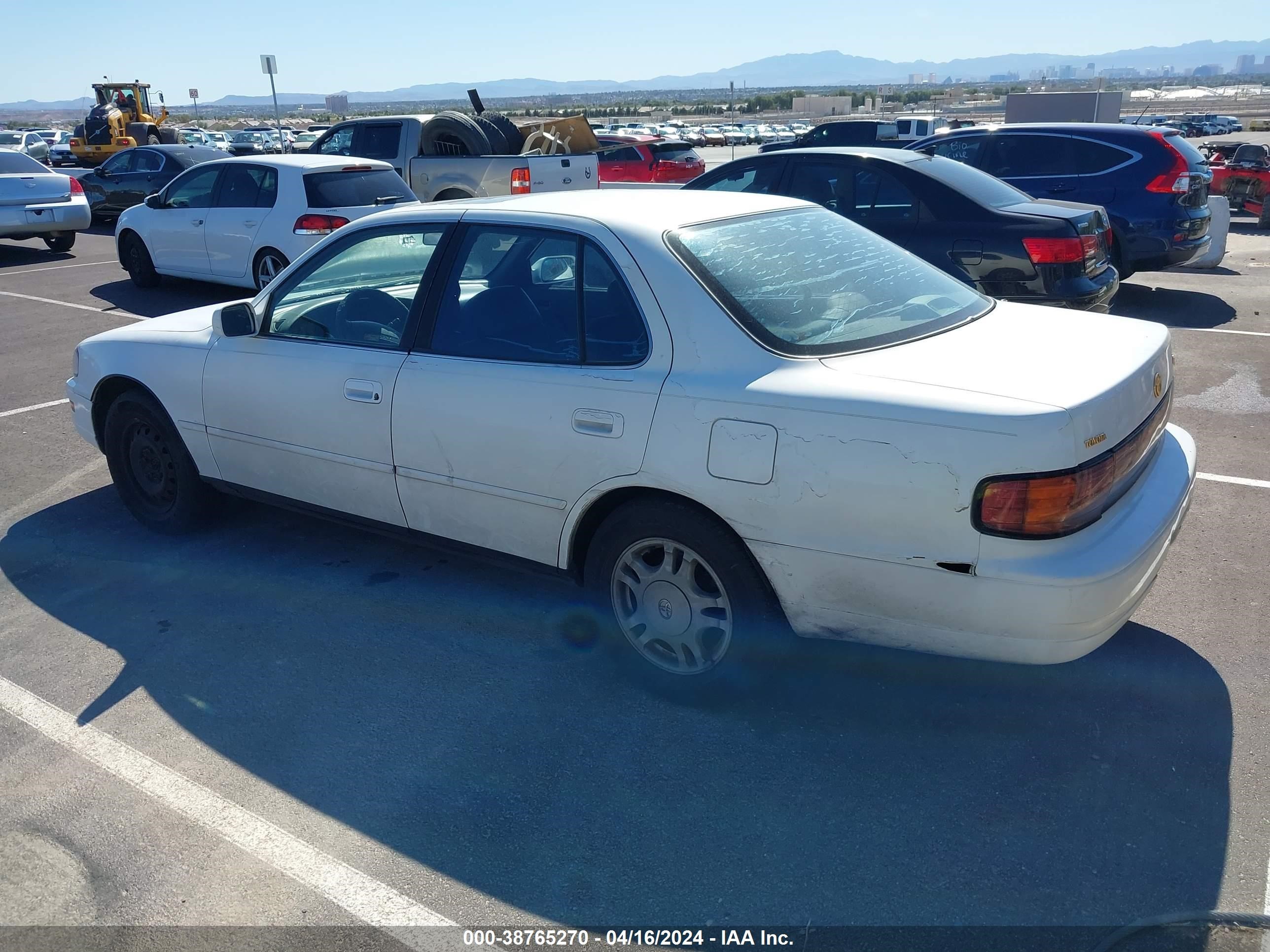 Photo 2 VIN: 4T1VK13E8PU101153 - TOYOTA CAMRY 