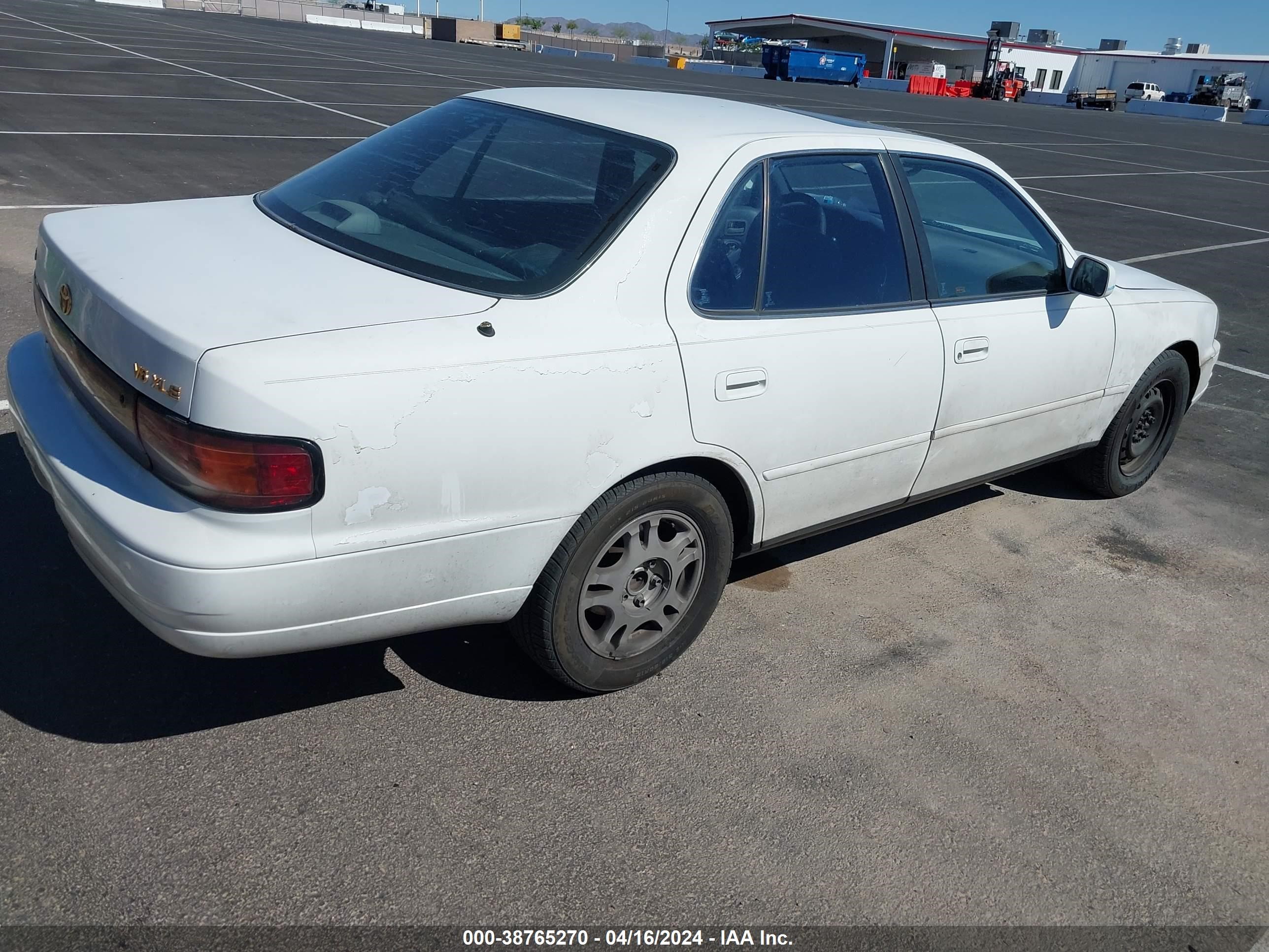 Photo 3 VIN: 4T1VK13E8PU101153 - TOYOTA CAMRY 