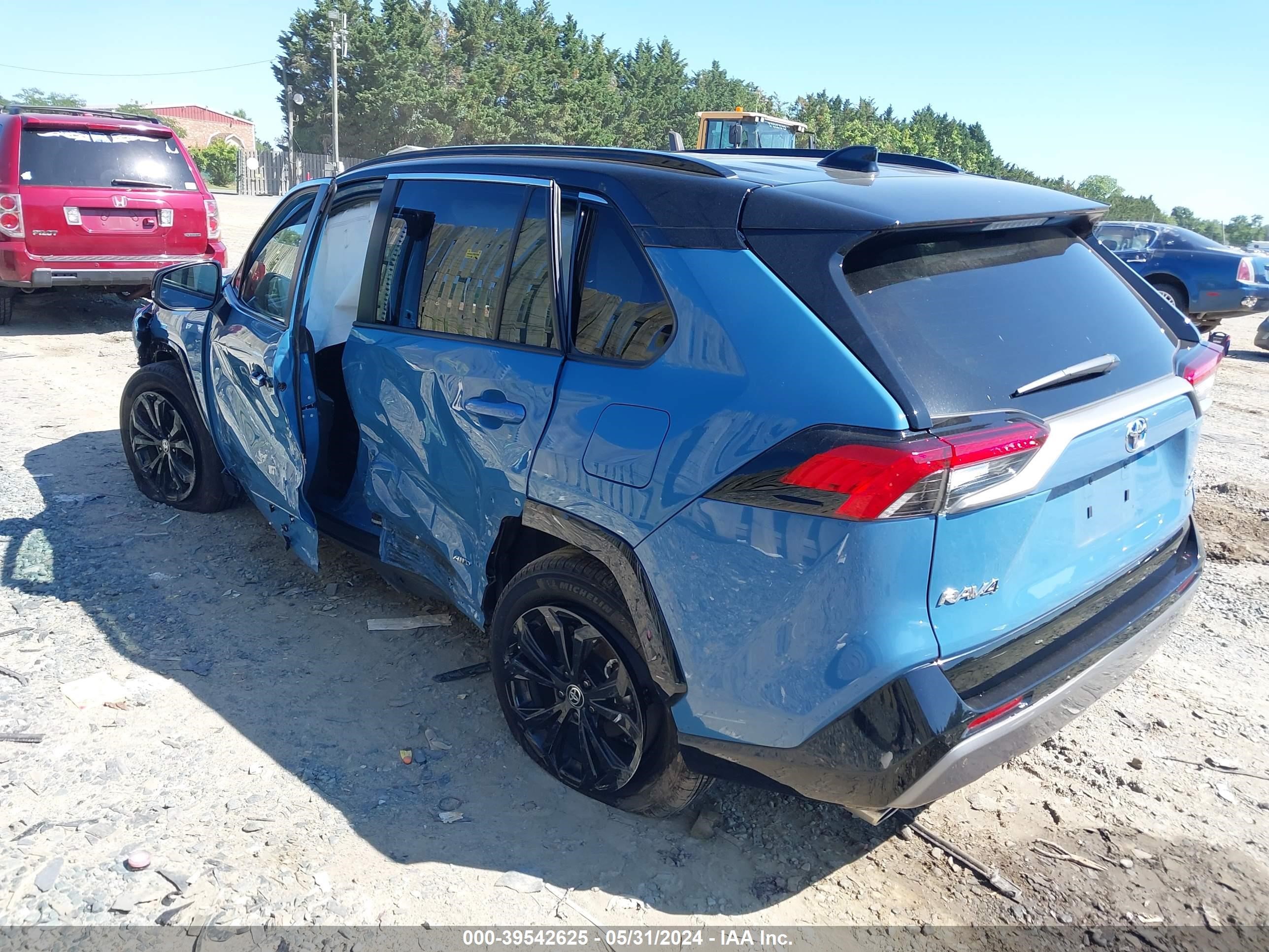 Photo 2 VIN: 4T3E6RFV1RU143463 - TOYOTA RAV 4 