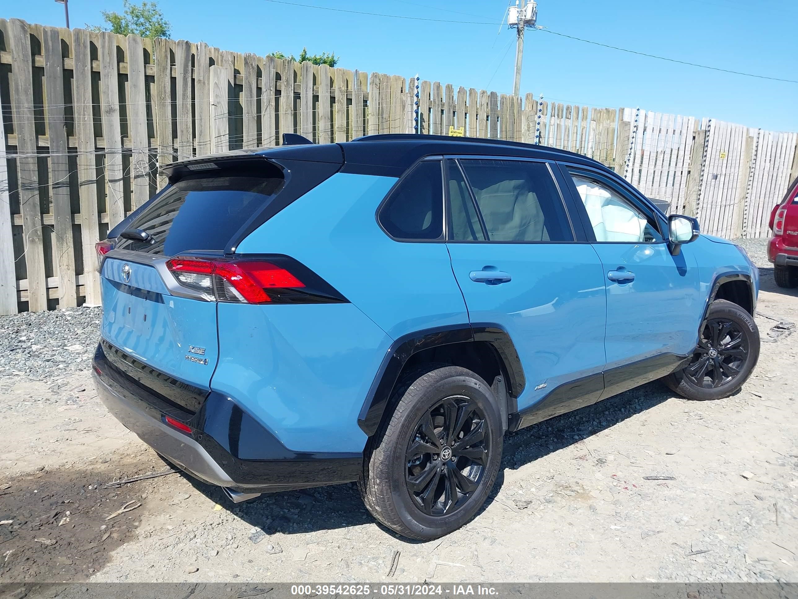 Photo 3 VIN: 4T3E6RFV1RU143463 - TOYOTA RAV 4 