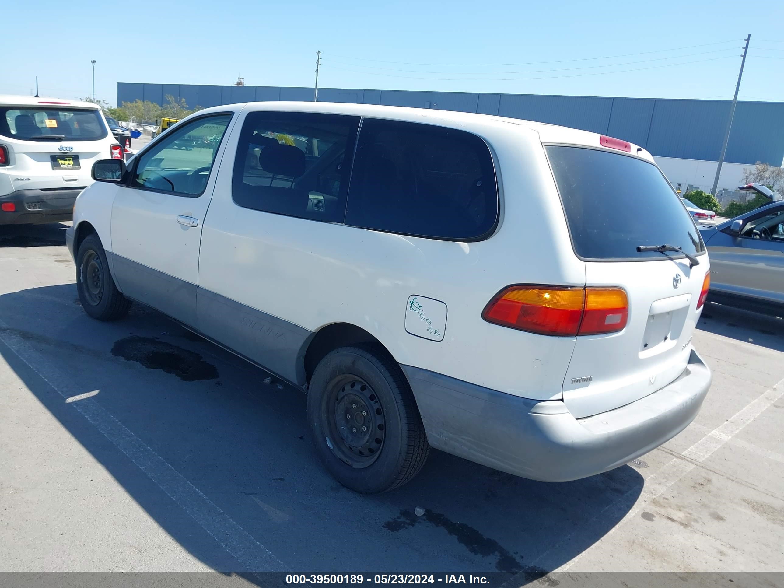 Photo 2 VIN: 4T3GF13C4WU053569 - TOYOTA SIENNA 