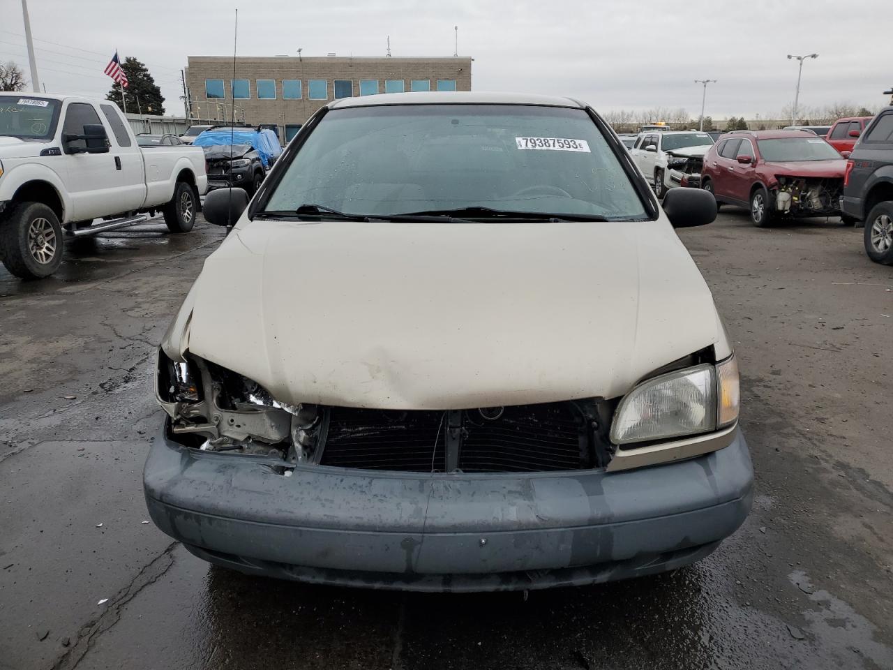 Photo 4 VIN: 4T3GF19C3YU262005 - TOYOTA SIENNA 