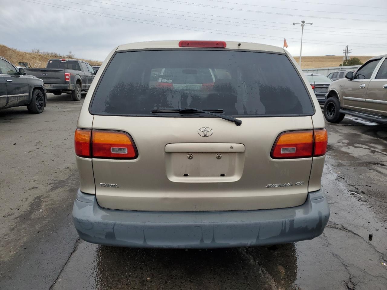 Photo 5 VIN: 4T3GF19C3YU262005 - TOYOTA SIENNA 