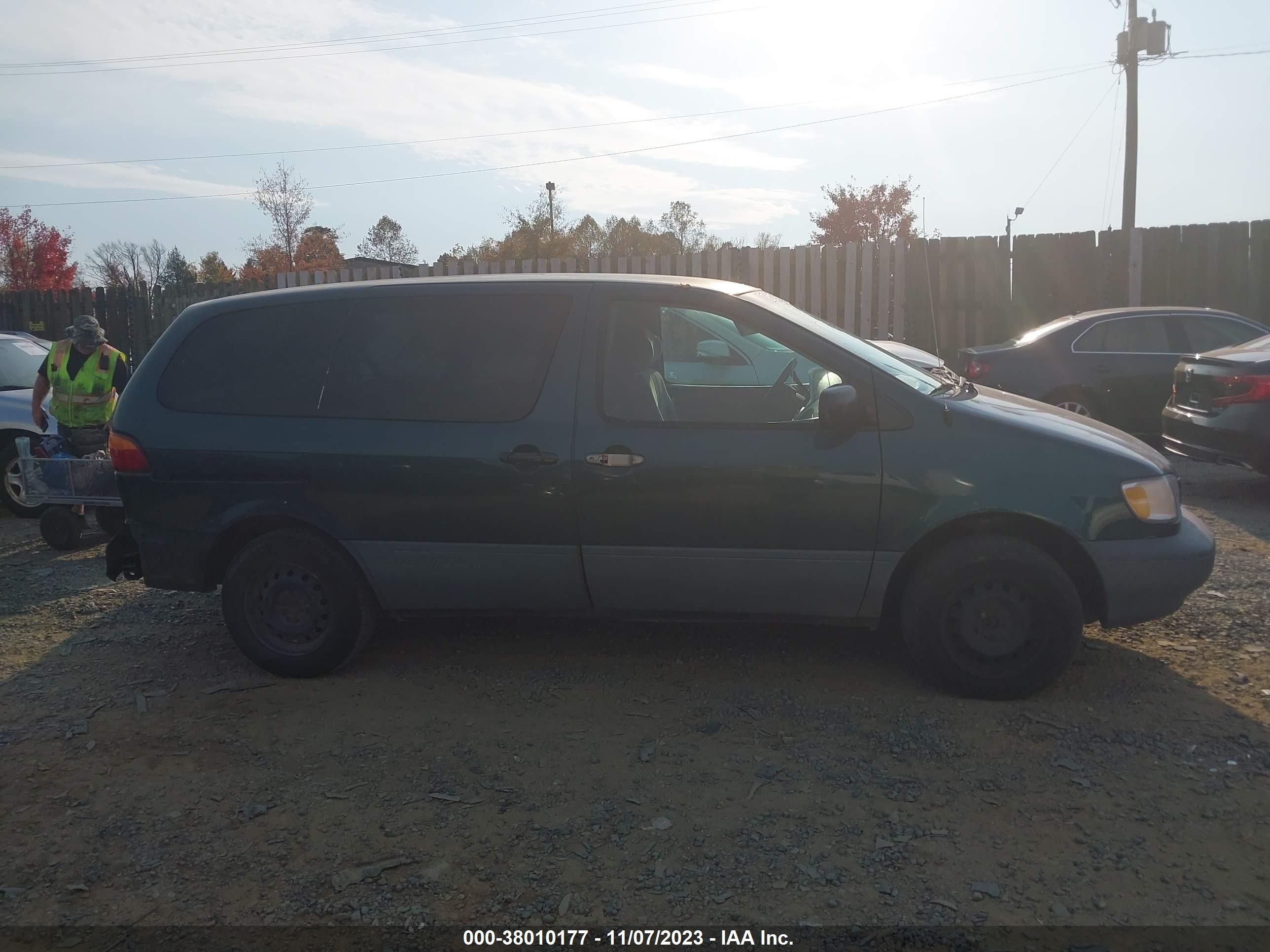 Photo 12 VIN: 4T3GF19C9WU052957 - TOYOTA SIENNA 