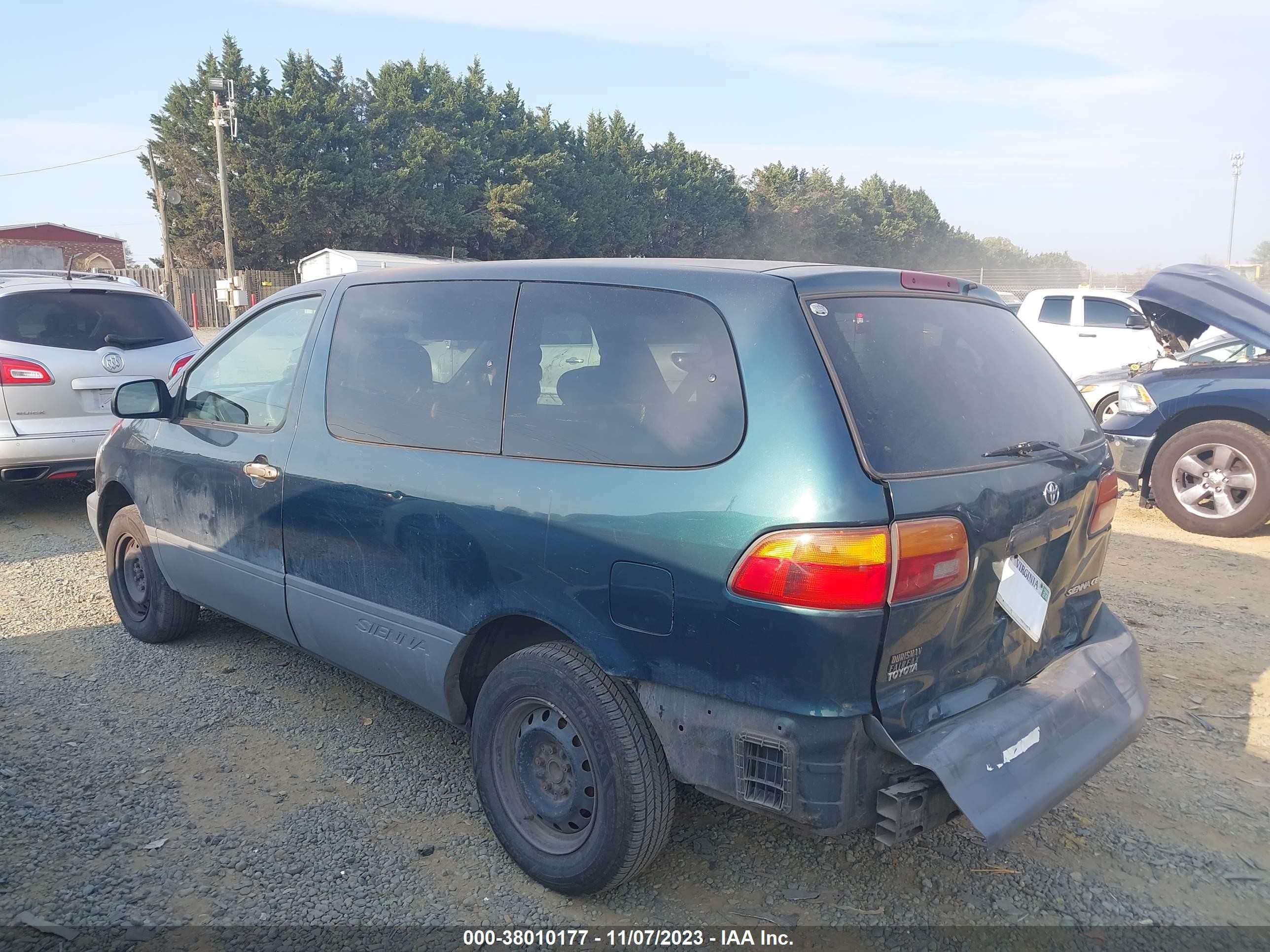 Photo 2 VIN: 4T3GF19C9WU052957 - TOYOTA SIENNA 