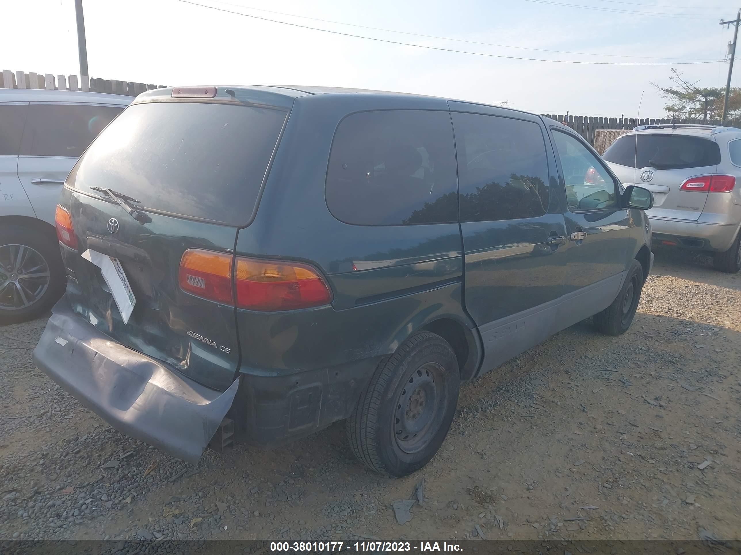 Photo 3 VIN: 4T3GF19C9WU052957 - TOYOTA SIENNA 