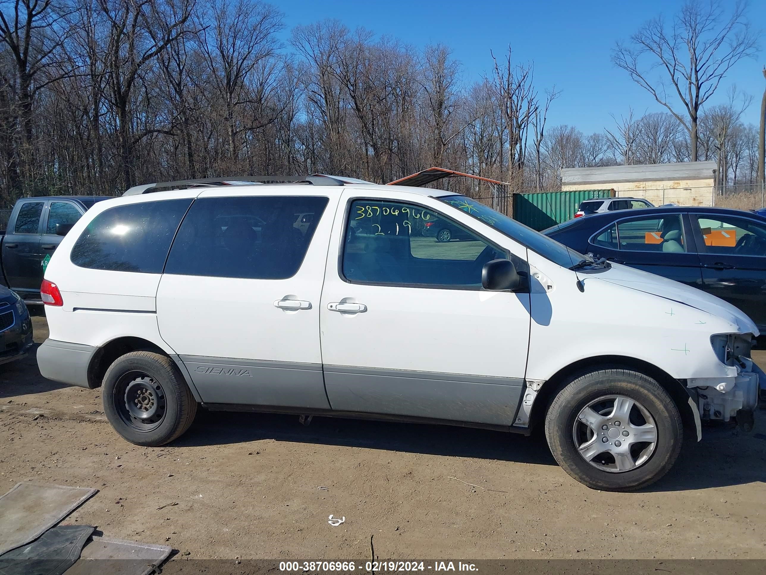 Photo 13 VIN: 4T3ZF13C01U326251 - TOYOTA SIENNA 