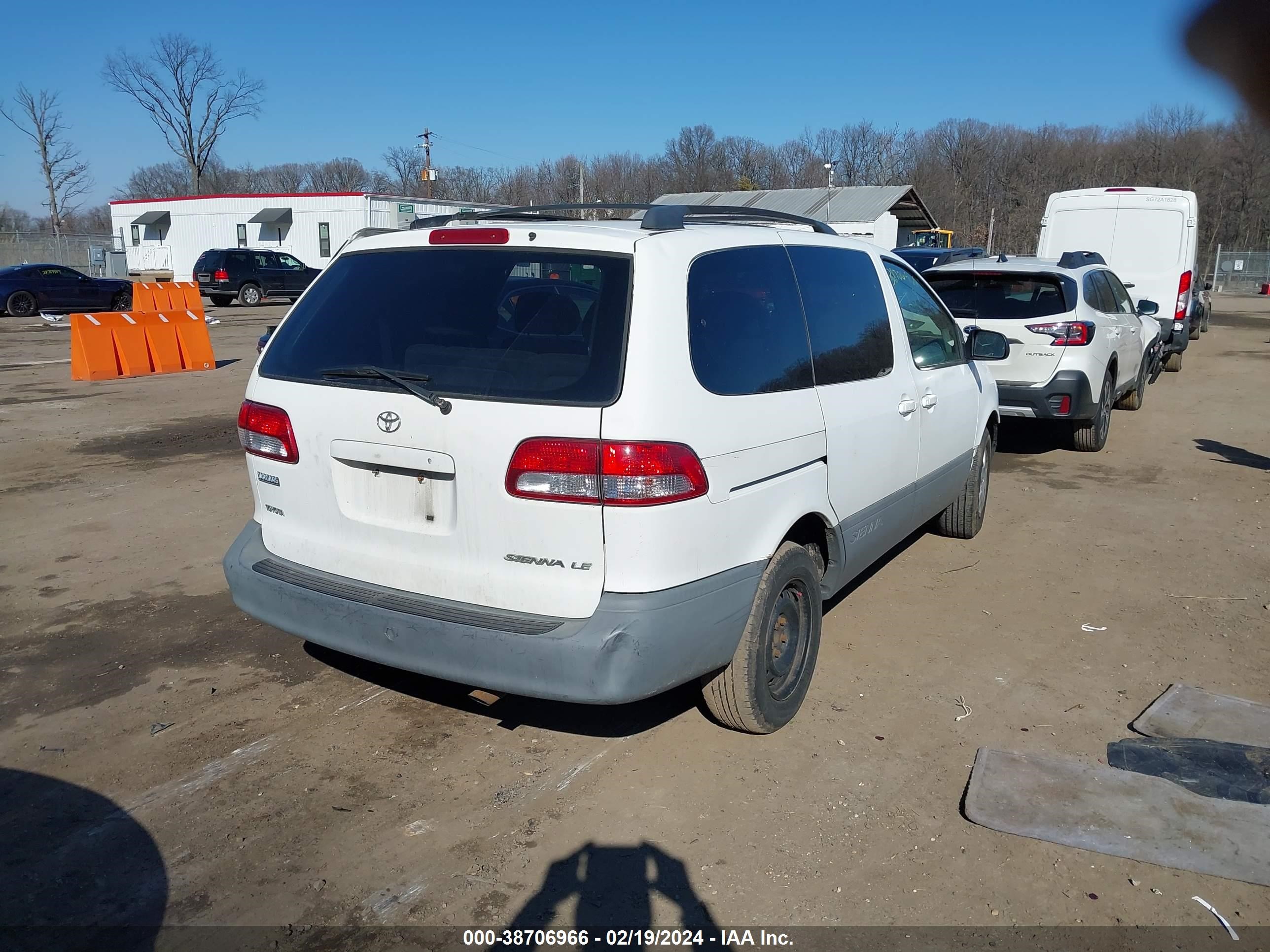 Photo 3 VIN: 4T3ZF13C01U326251 - TOYOTA SIENNA 