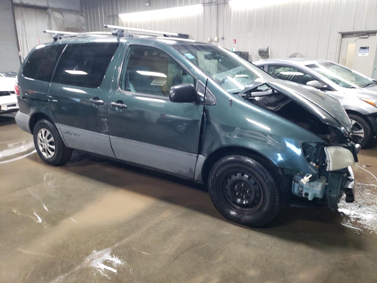 Photo 3 VIN: 4T3ZF13C02U465989 - TOYOTA SIENNA 