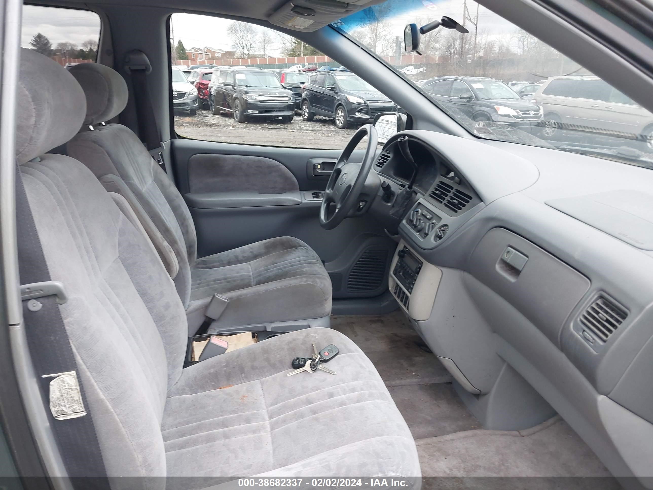 Photo 4 VIN: 4T3ZF13C02U485126 - TOYOTA SIENNA 