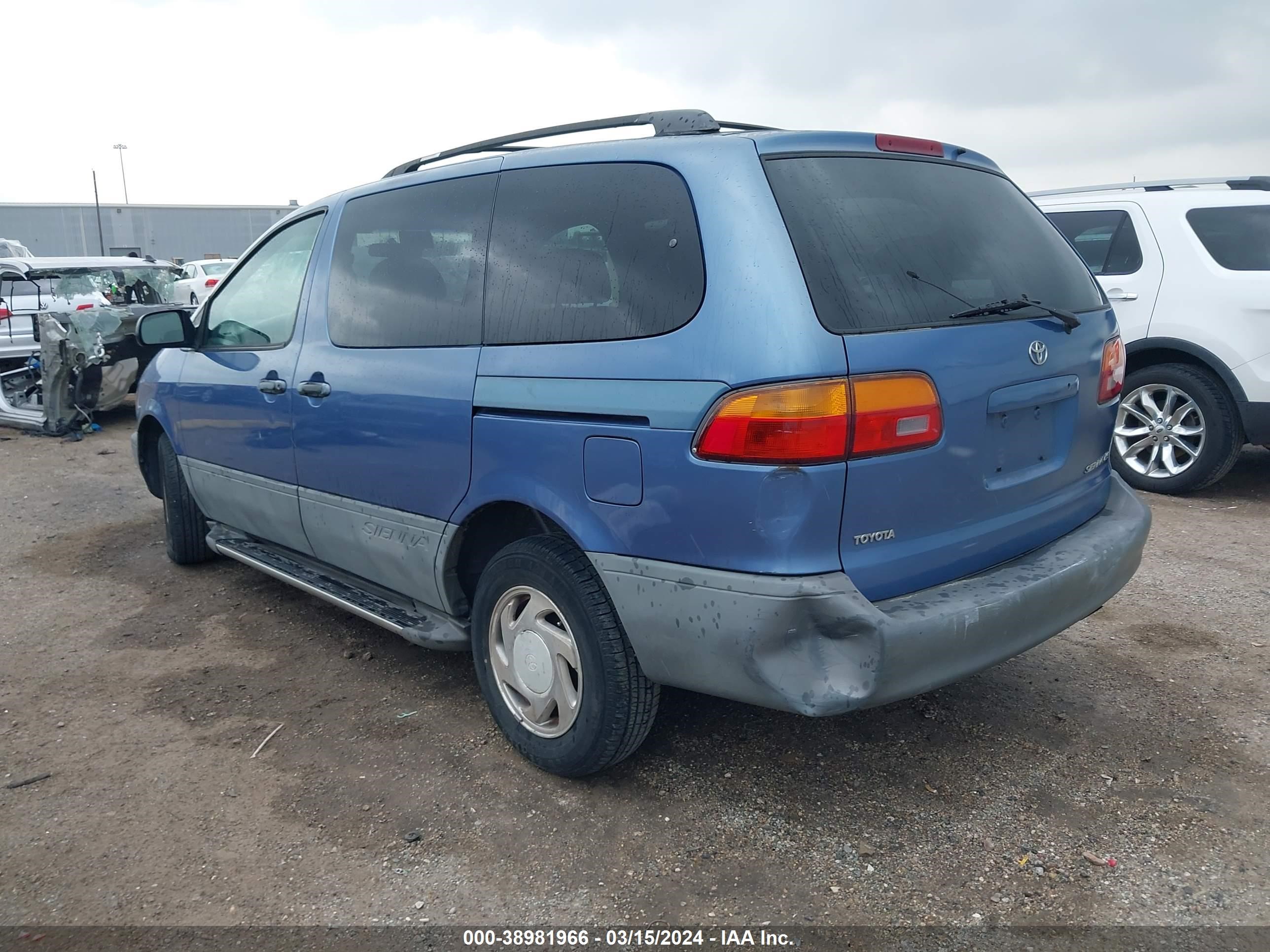 Photo 2 VIN: 4T3ZF13C0WU077652 - TOYOTA SIENNA 