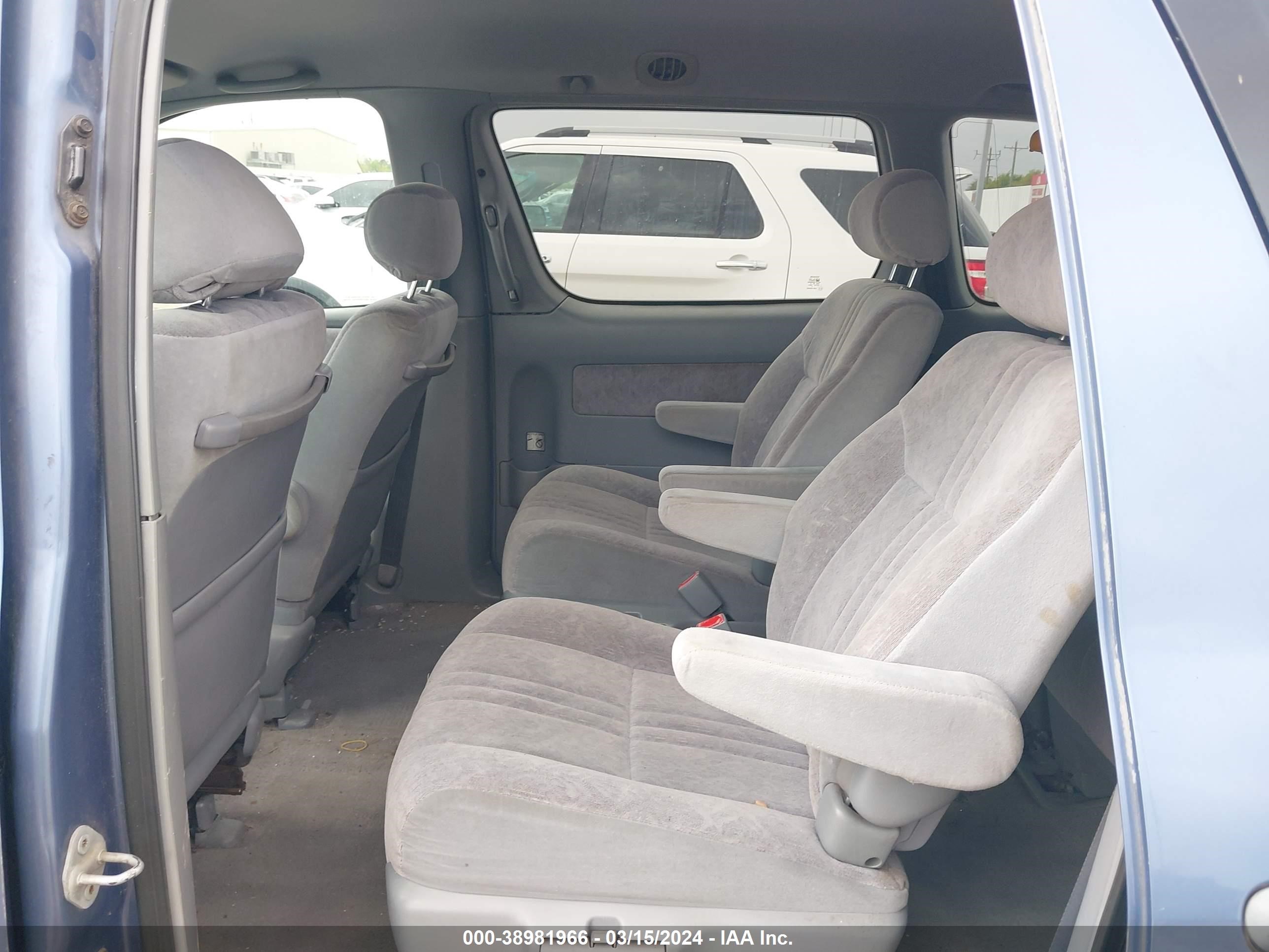 Photo 7 VIN: 4T3ZF13C0WU077652 - TOYOTA SIENNA 