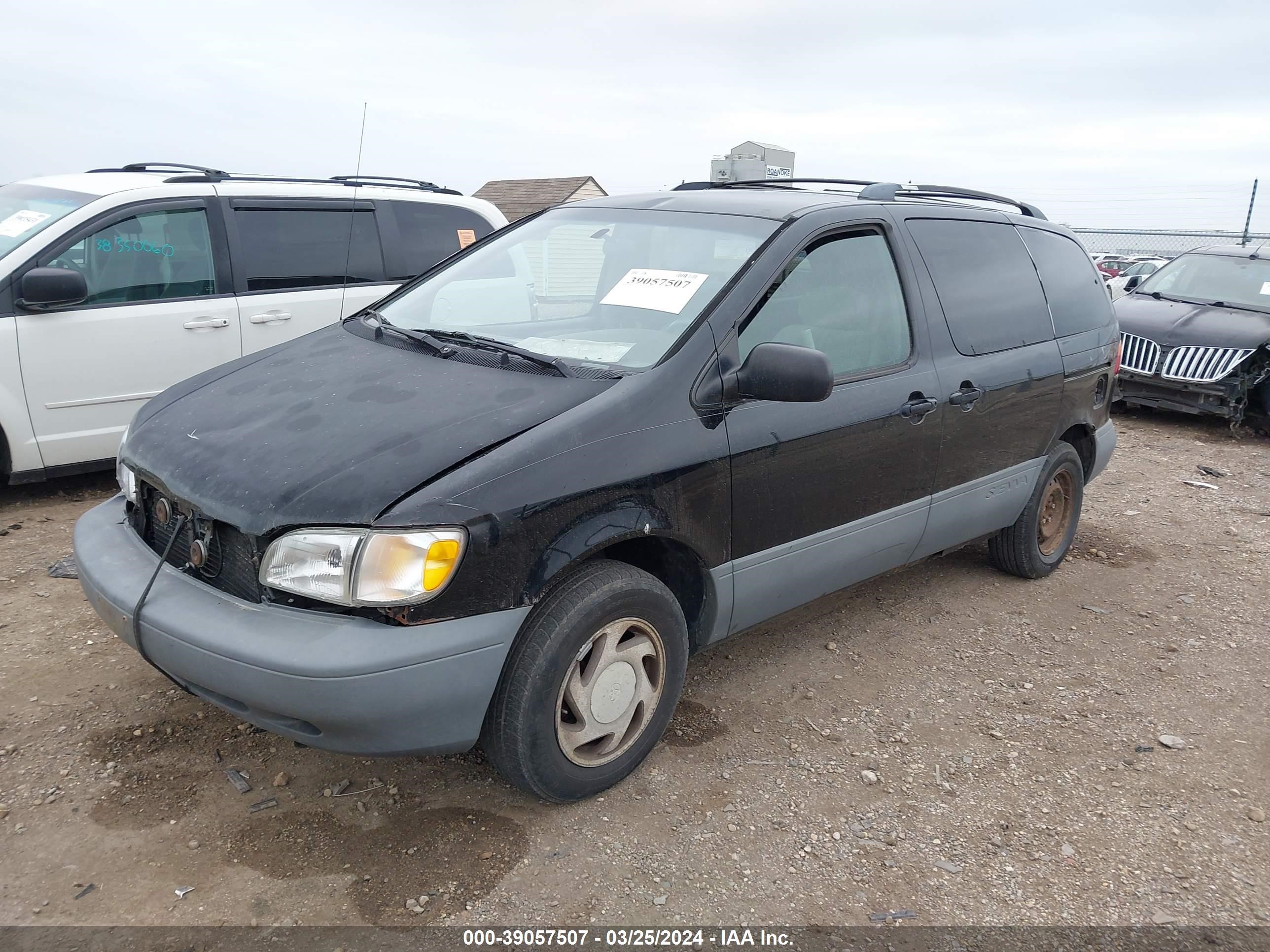 Photo 1 VIN: 4T3ZF13C0YU188382 - TOYOTA SIENNA 