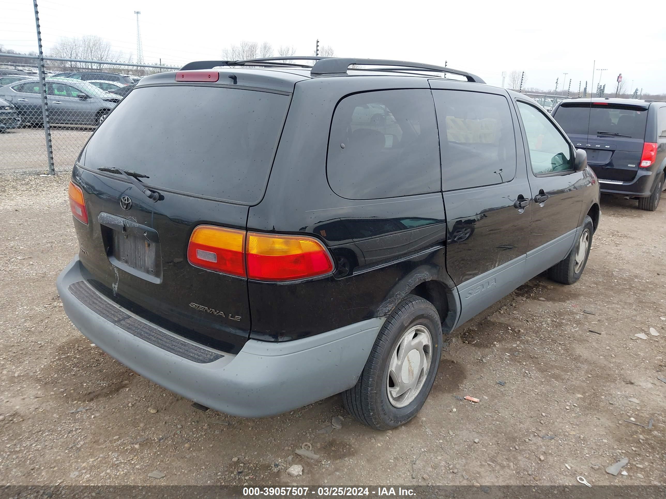 Photo 3 VIN: 4T3ZF13C0YU188382 - TOYOTA SIENNA 