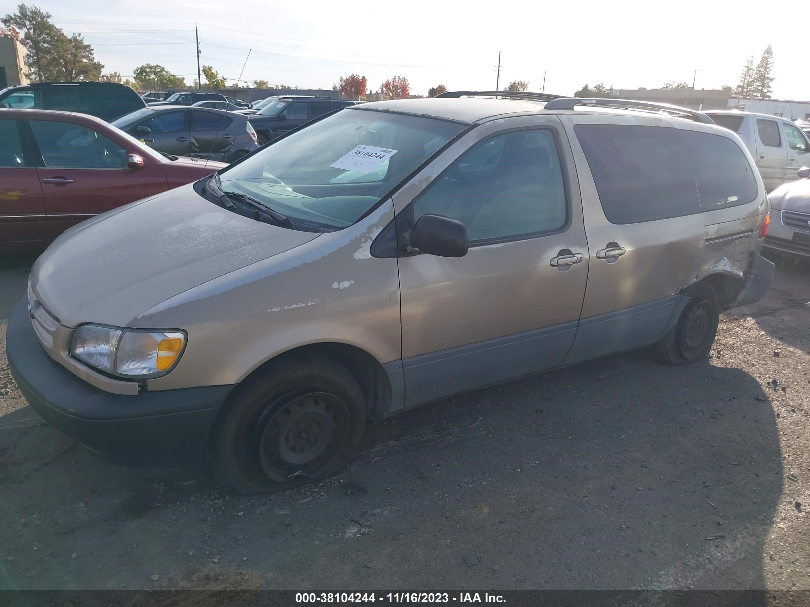 Photo 1 VIN: 4T3ZF13C0YU220893 - TOYOTA SIENNA 