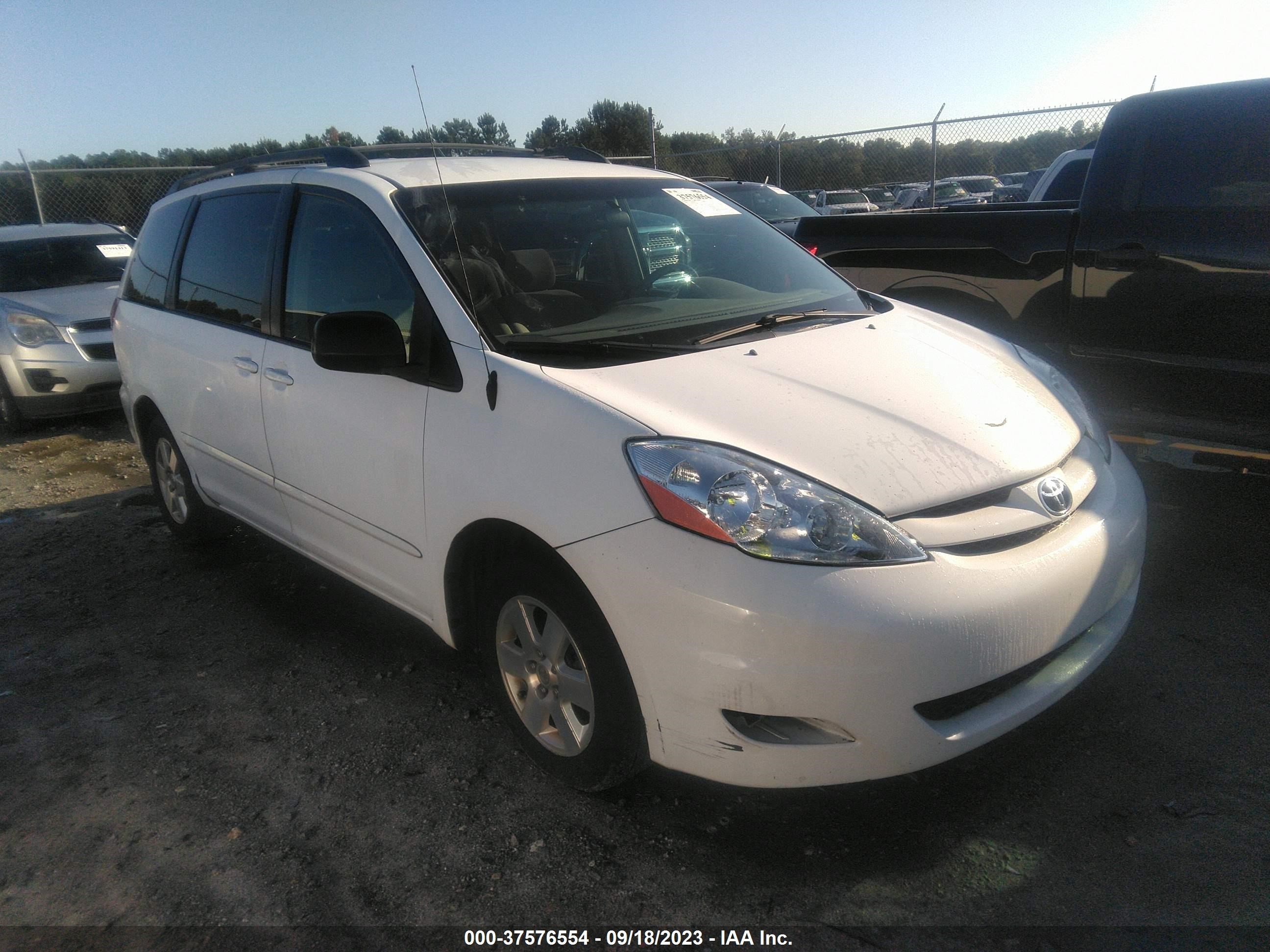 Photo 0 VIN: 4T3ZF13C11U394140 - TOYOTA SIENNA 