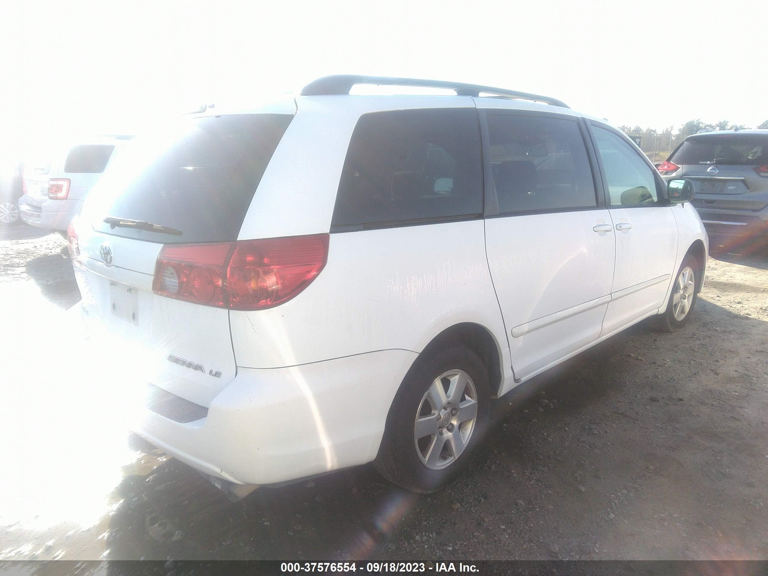 Photo 3 VIN: 4T3ZF13C11U394140 - TOYOTA SIENNA 