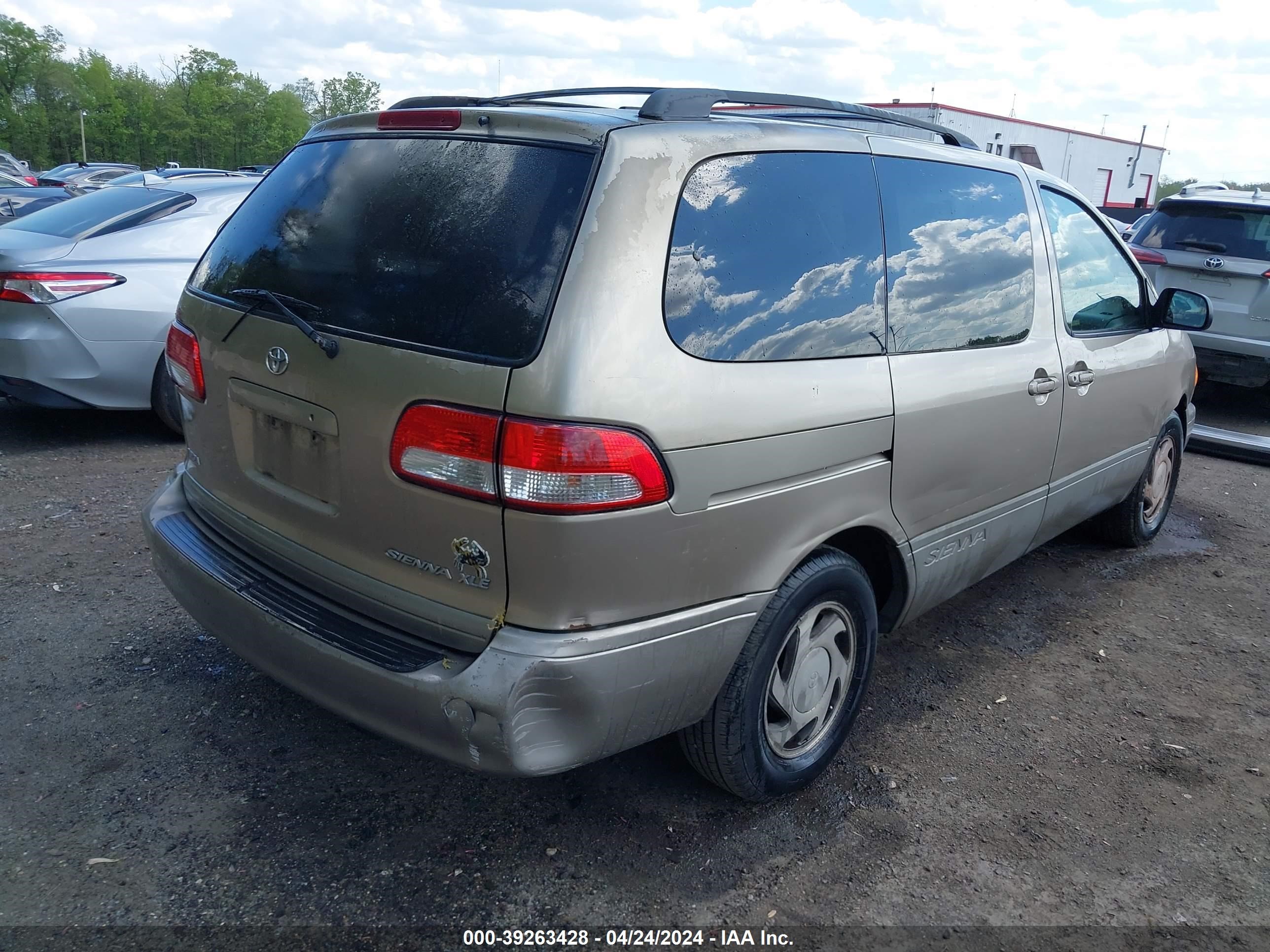 Photo 3 VIN: 4T3ZF13C11U407033 - TOYOTA SIENNA 