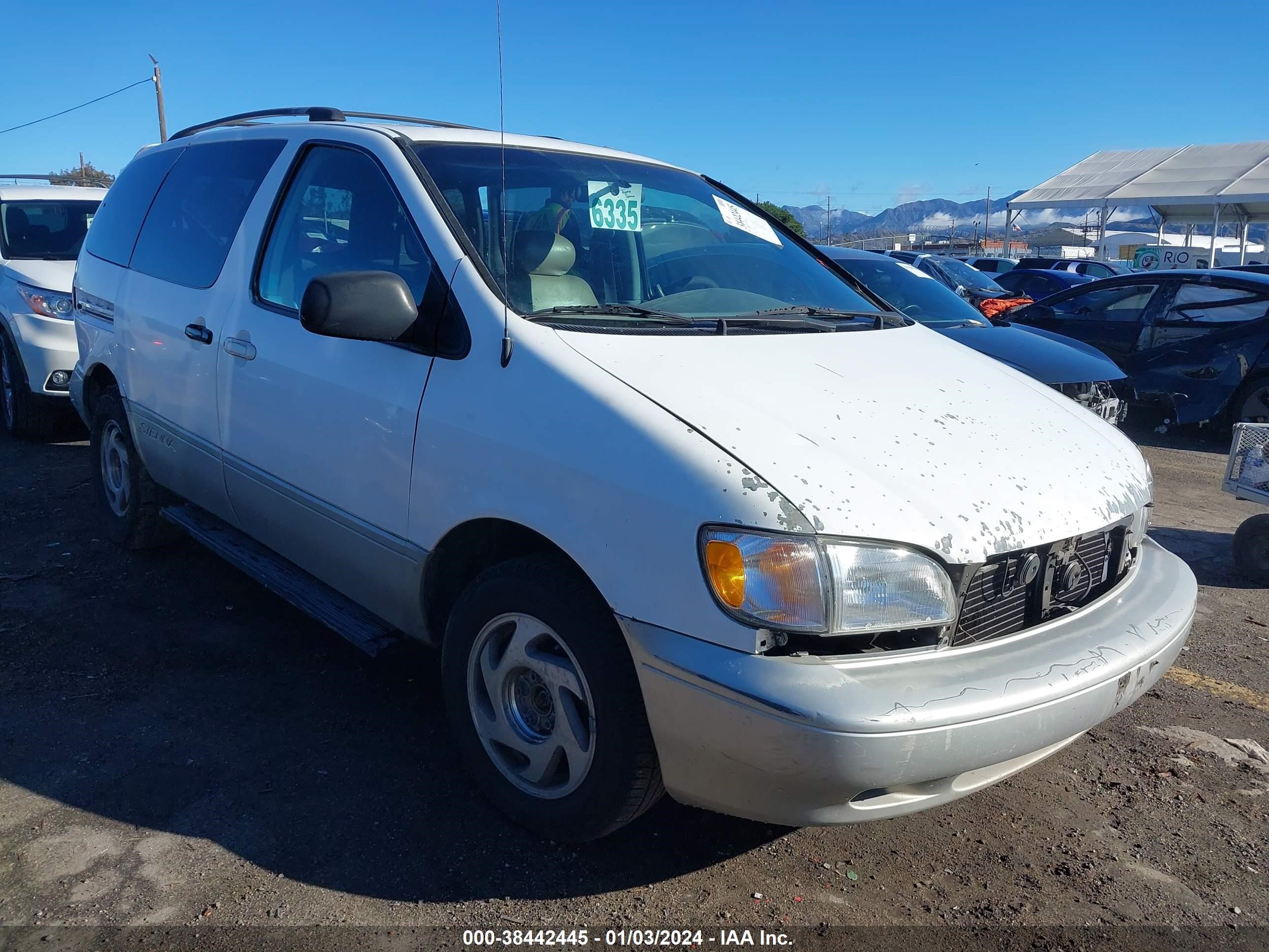 Photo 0 VIN: 4T3ZF13C1XU163036 - TOYOTA SIENNA 