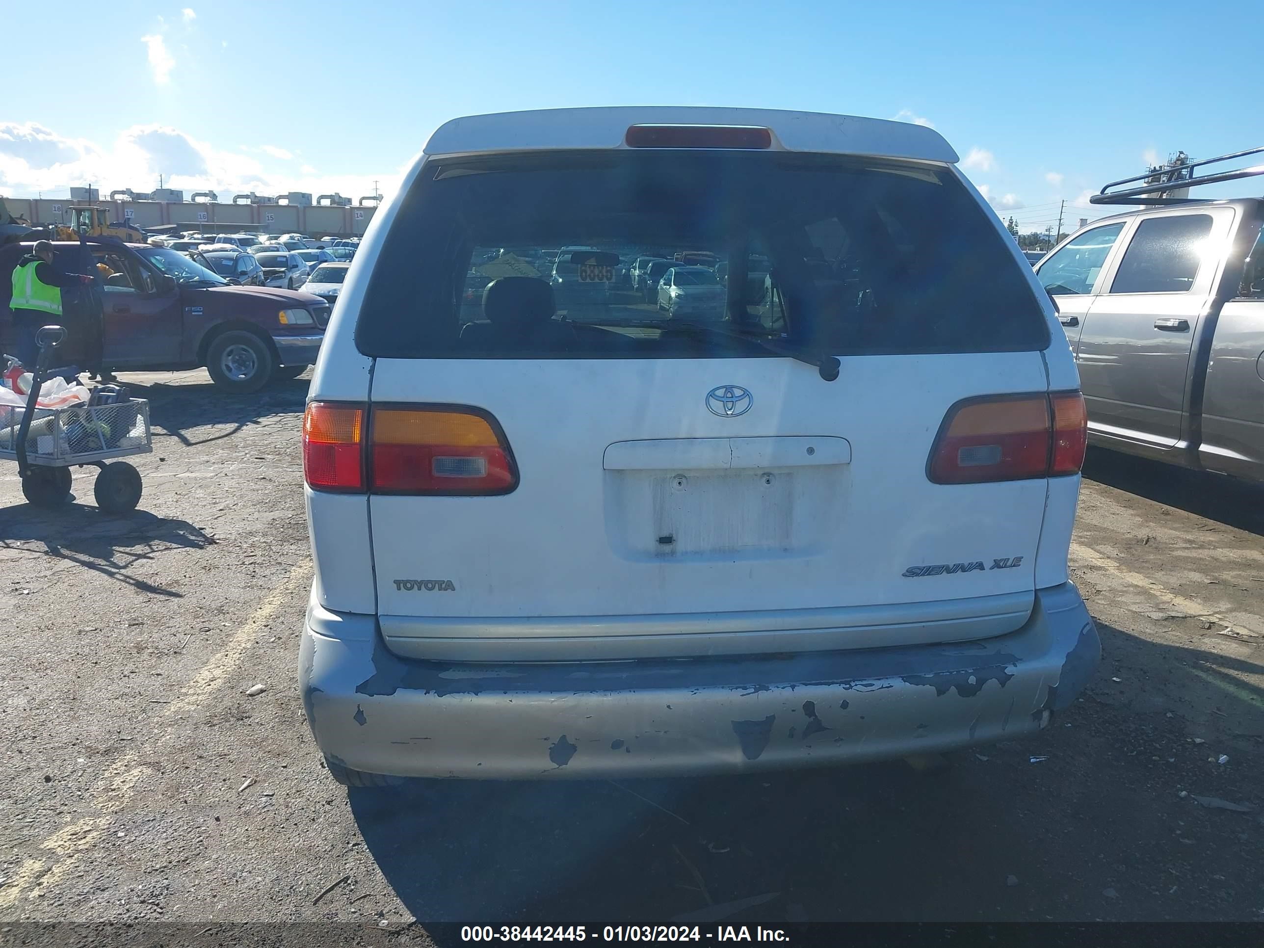 Photo 15 VIN: 4T3ZF13C1XU163036 - TOYOTA SIENNA 