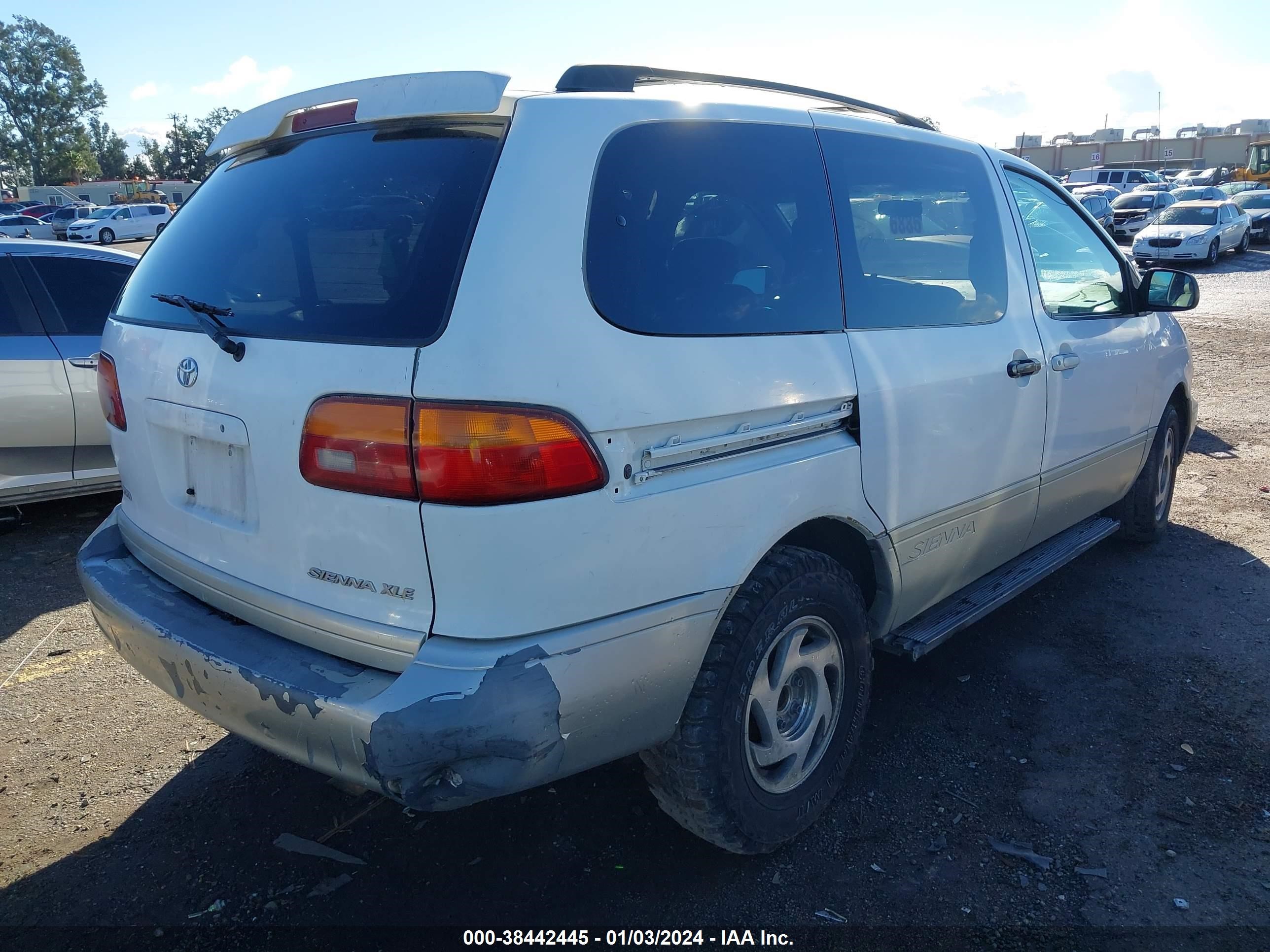 Photo 3 VIN: 4T3ZF13C1XU163036 - TOYOTA SIENNA 