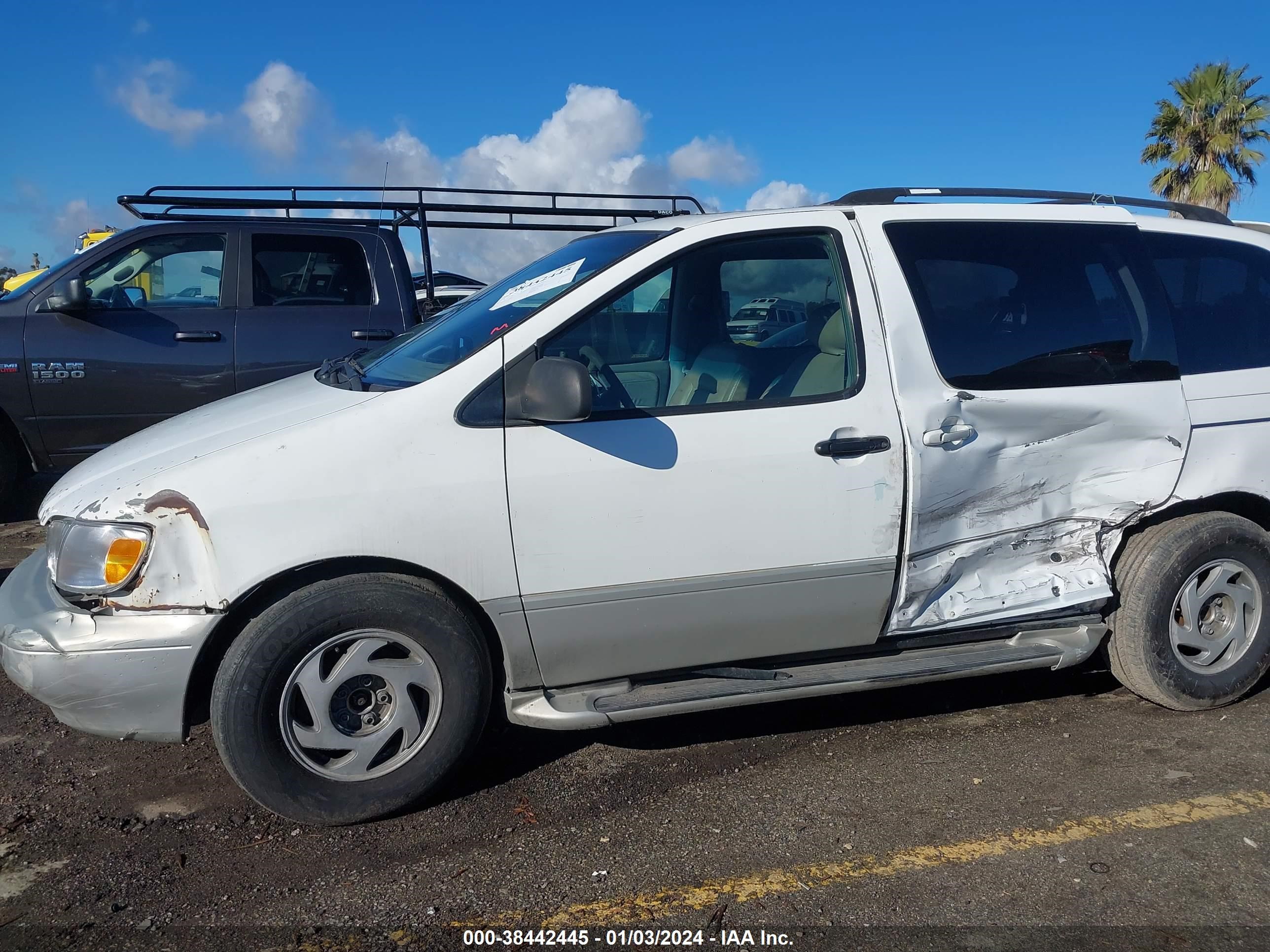 Photo 5 VIN: 4T3ZF13C1XU163036 - TOYOTA SIENNA 