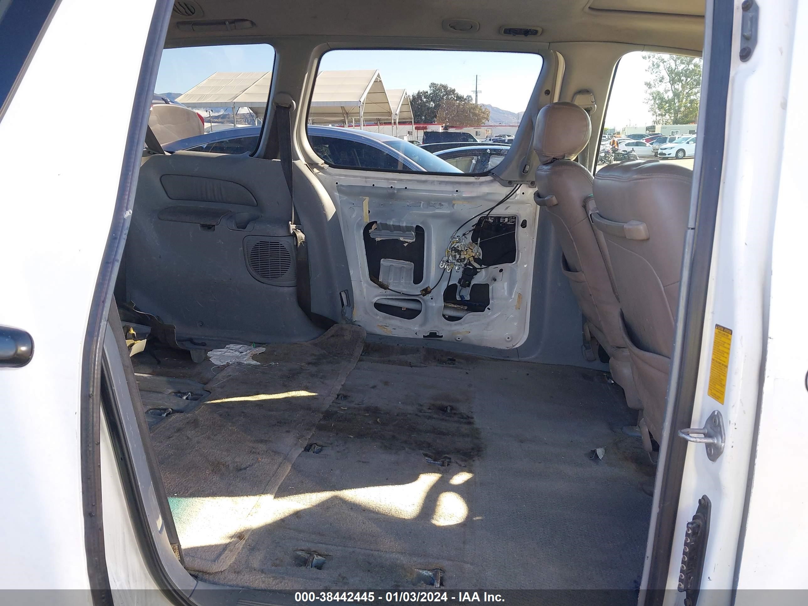 Photo 7 VIN: 4T3ZF13C1XU163036 - TOYOTA SIENNA 